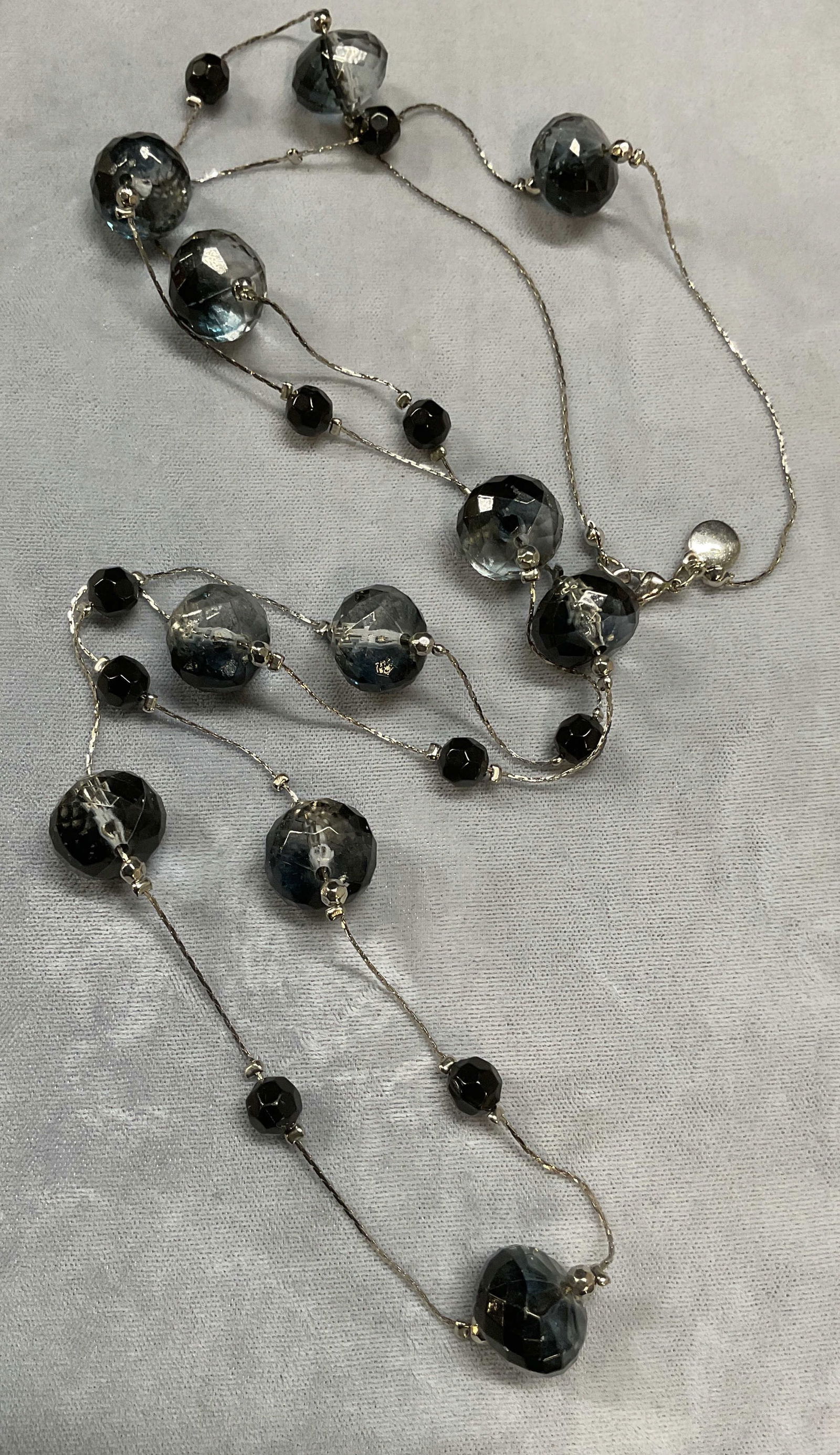 Alfani Silver Tone Blue Crystal Necklace: Alfani silver tone chunky blue crystal beaded necklace. Signed. Drop length approx 22.5 inches. Some wear including scratching. Jewelry, estate jewelry, costume jewelry, cocktail jewelry, fashion jewe