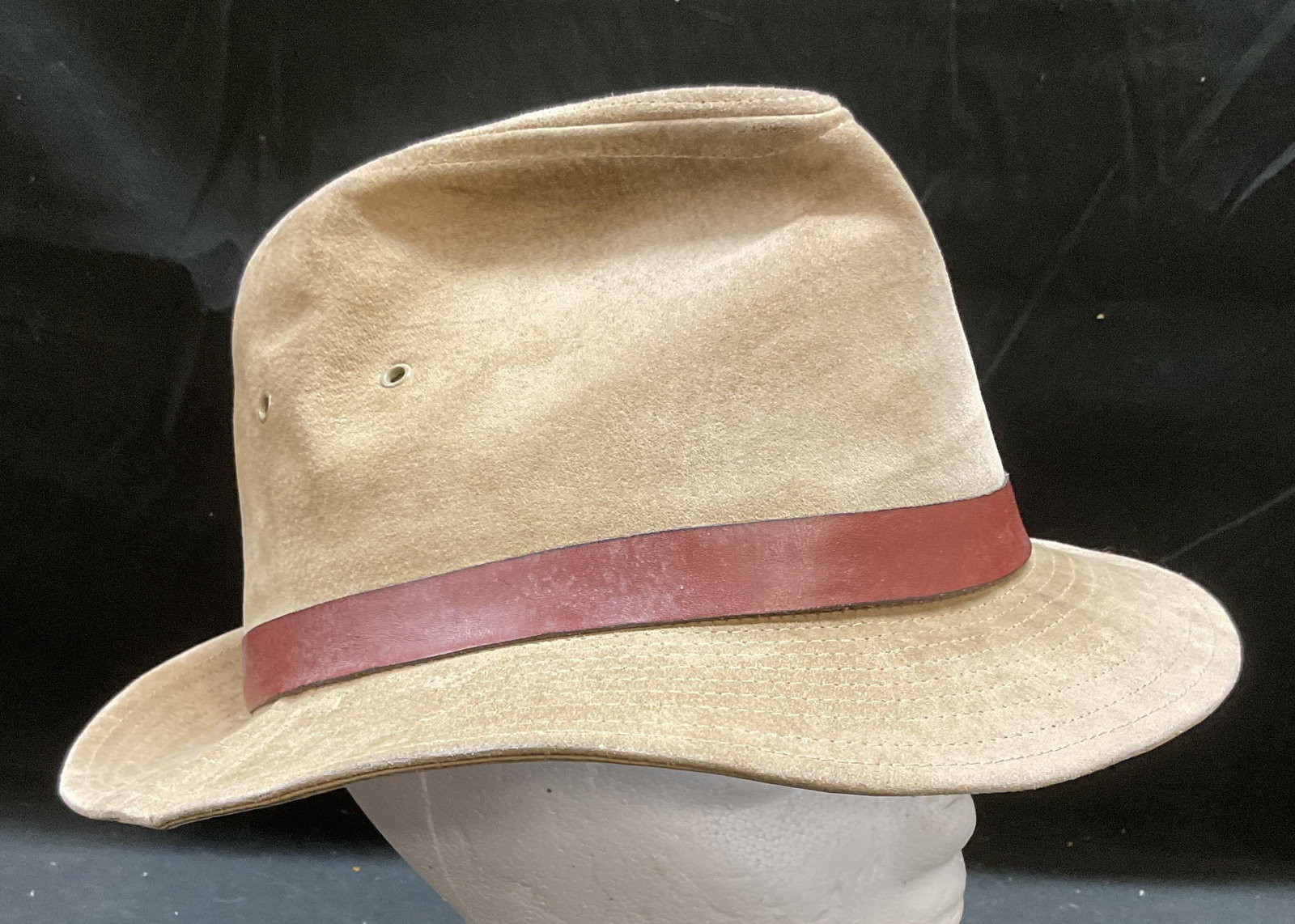 Vintage Eddie Bauer Tan Leather Suede Hat USA: Vintage Eddie Bauer tan suede leather hat with brown leather trim. Size large. Made in USA. Some wear including blemishes. Eddie Bauer hat, designer hat, leather hat, suede hat, tan hat, accessories, 