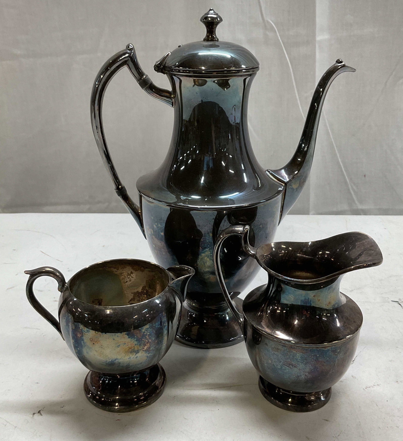 3 Vtg Crescent & Sheffield US Silver Plt Tableware: Lot 3 vintage Crescent and The Sheffield Silver Co. pitcher and creamer pitchers. Lot includes 1 teapot and 1 pitcher creamer, 1 creamer. Made in USA. Some surface wear including discoloration and res