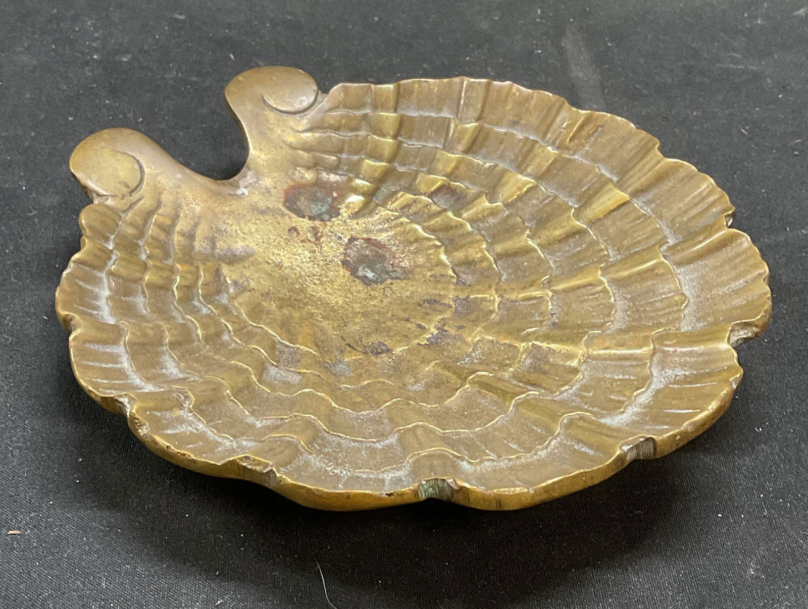 Vtg Heavy Cast Brass Shell Trinket Dish (1 of 6)