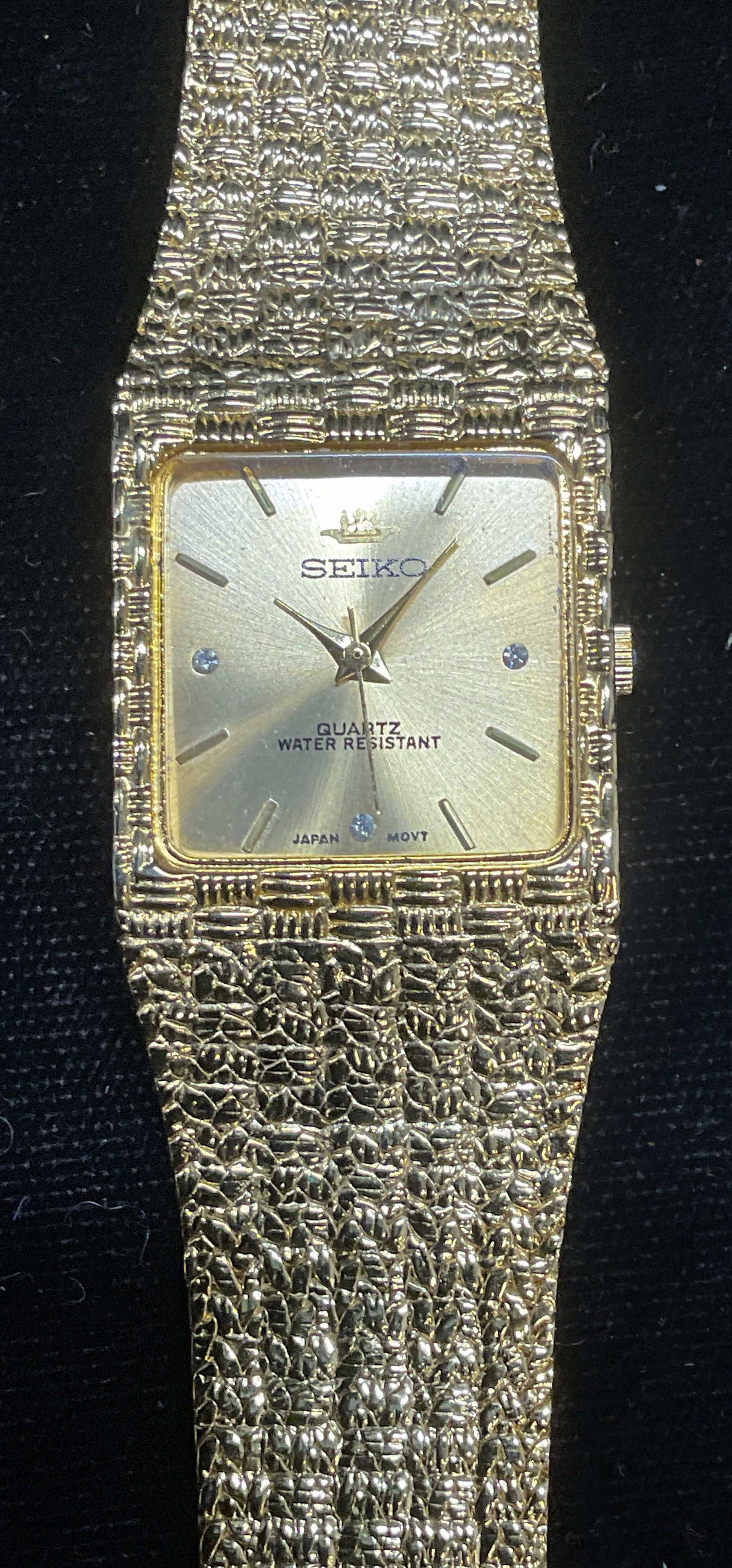 Seiko 18k Gold Plated Mesh Band Watch: Seiko 18k gold plated watch with mesh chain band. Signed on dial and case. Measures approx 8 inches long. Not tested. Some wear including scratching. Jewelry, estate jewelry, costume jewelry, cocktail