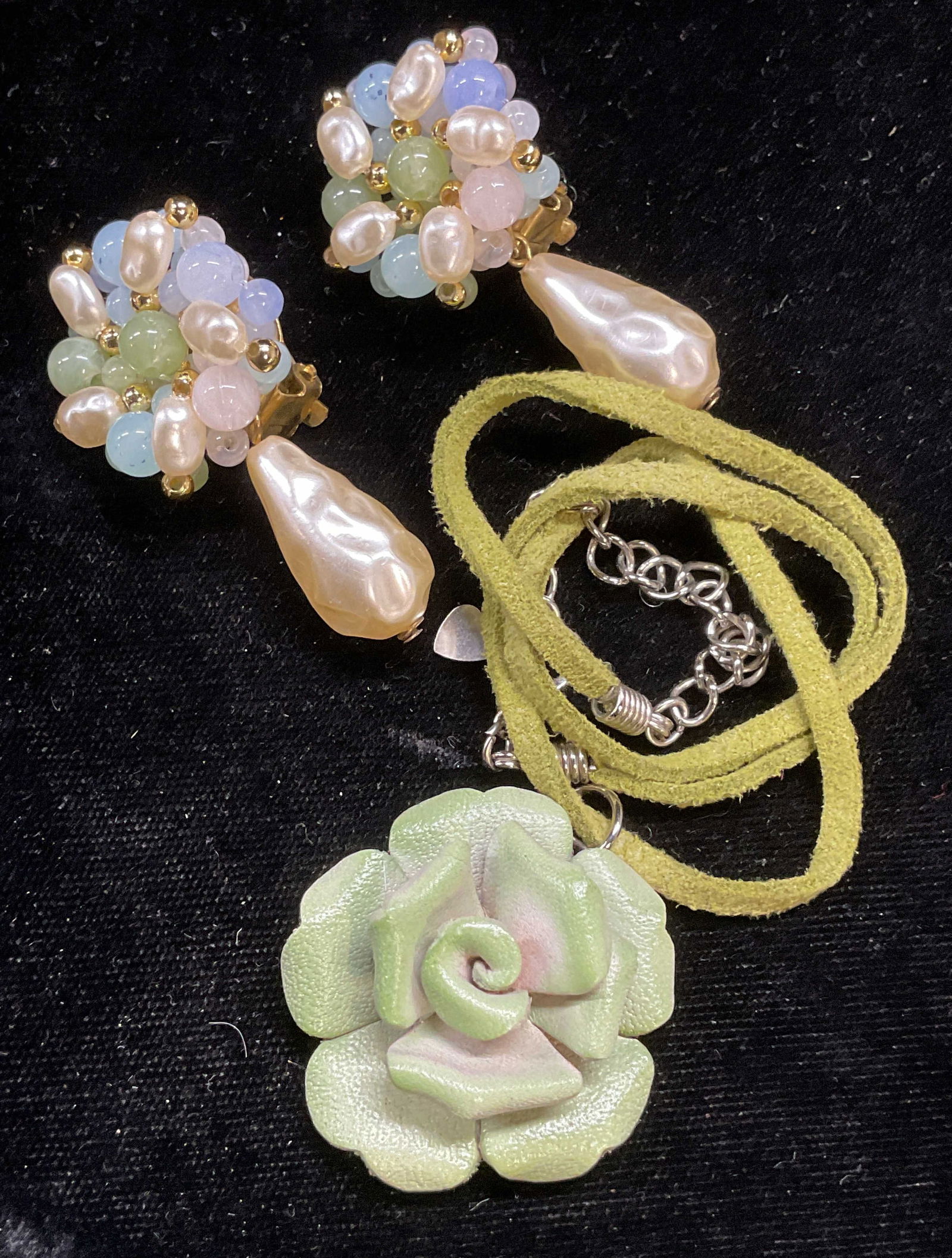 Lot 2 Green Leather Flower Necklace, Earrings (1 of 6)