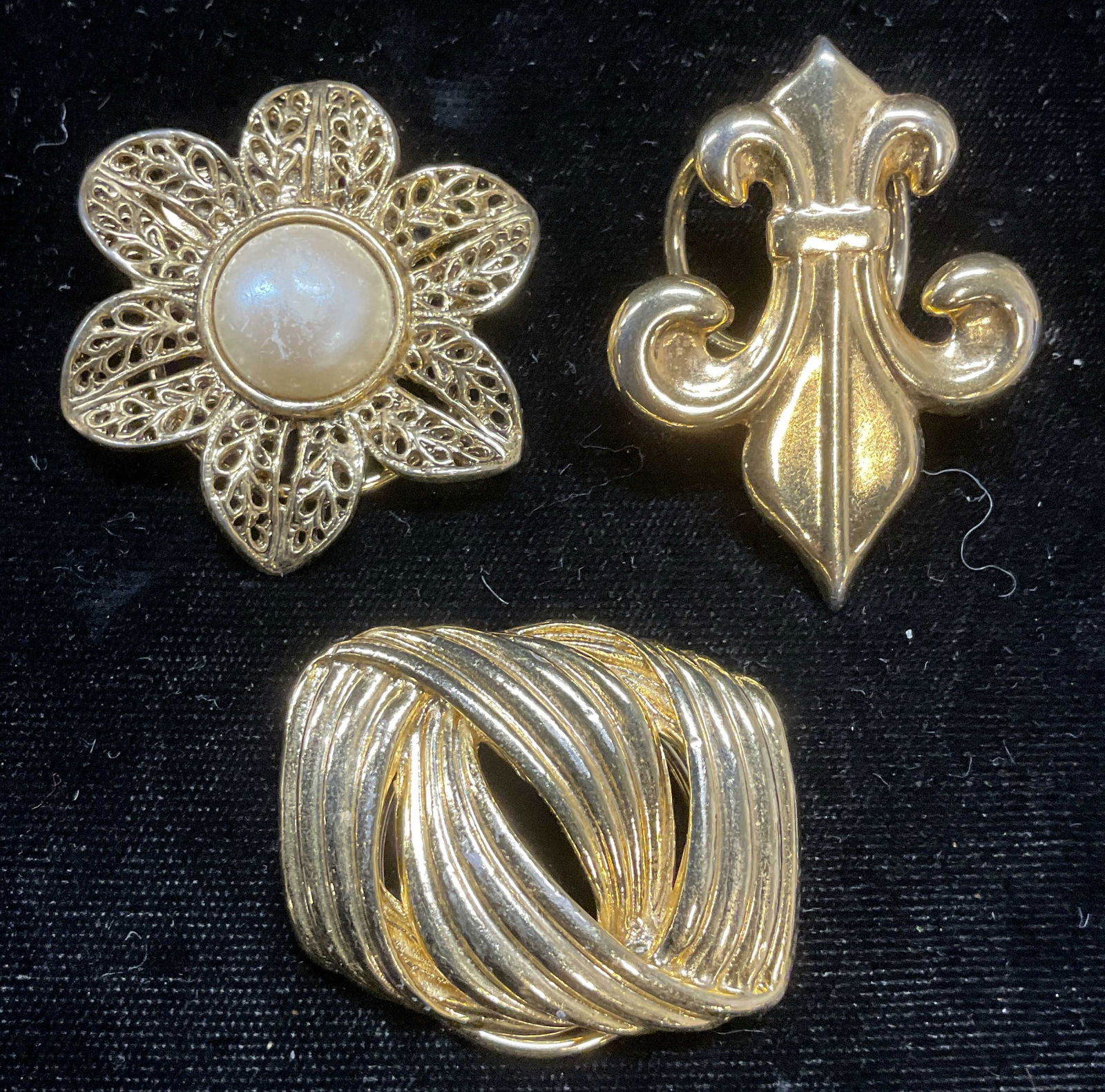 Lot 3 Vintage Gold Tone Scarf Rings (1 of 7)