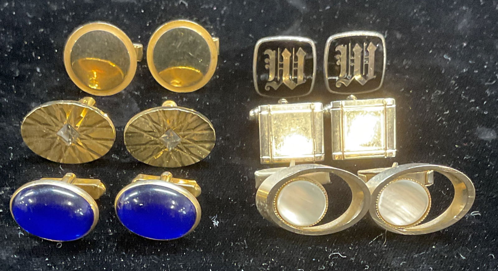 Lot 6 Vintage Gold Tone Crystal Cufflinks +: Lot of 6 pairs of vintage gold and silver tone cufflinks. Mother of pearl, lucite cabochon, and crystal decorations. Largest approx 1 inch wide. Some wear to all pieces including scratching. Jewelry,