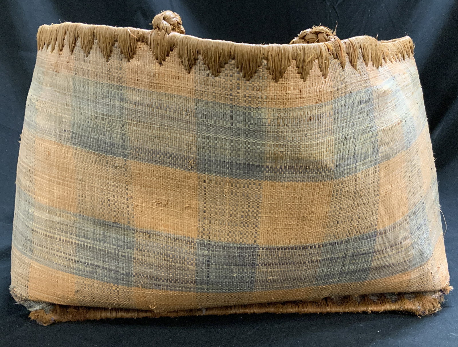 Vntg Annabel Ingall Raphia Straw Tote MADAGASCAR: Vntg Annabel Ingall Raphia Straw Tote MADAGASCAR Tote features a distinctive woven pattern in shades of orange & light blue with braided handles. Signed & marked. Reads, ANNABEL INGALL AUSTRALIA. 100%