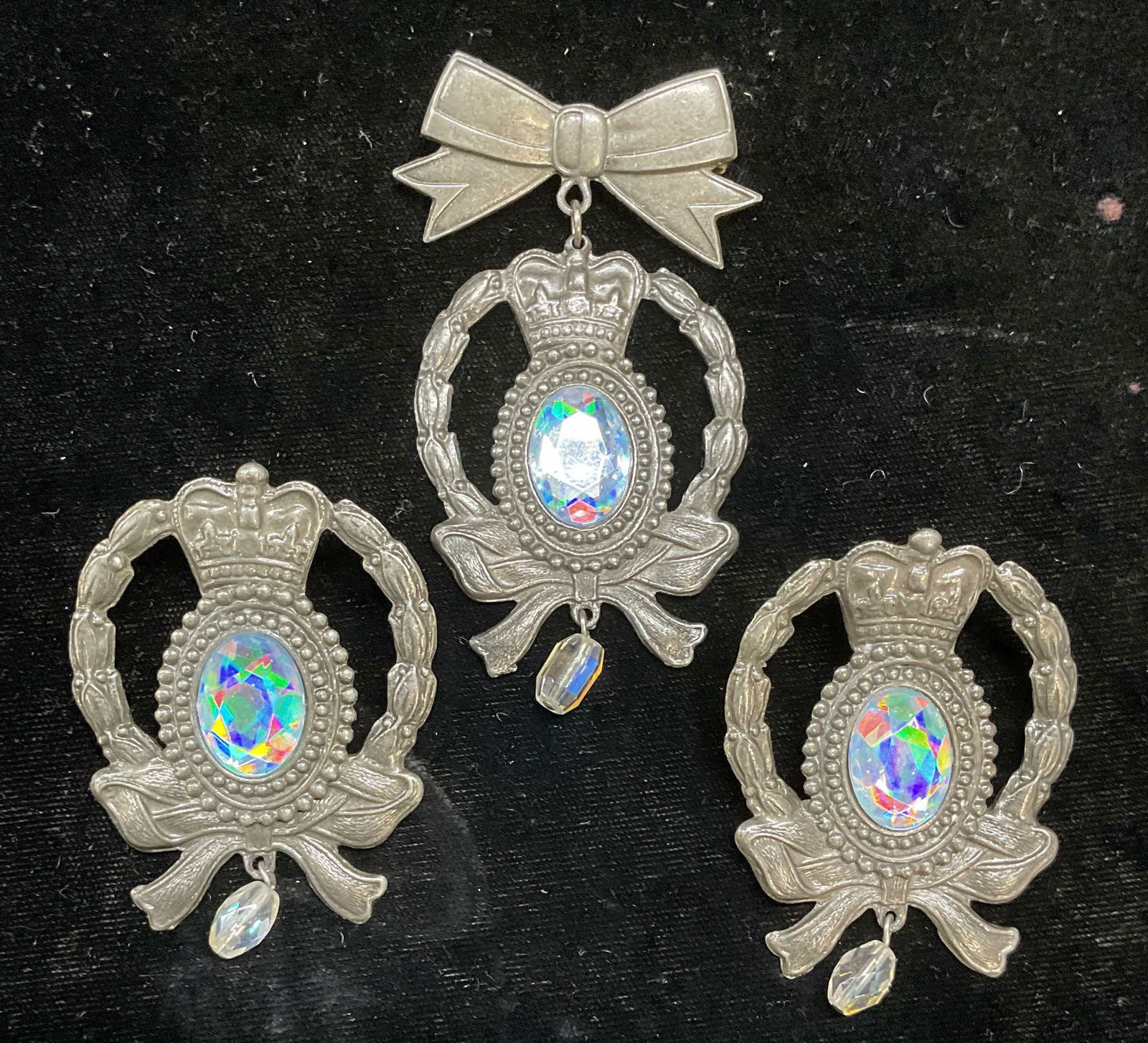 2 Silver Tn Crystal Crown Earrings & Brooch (1 of 7)