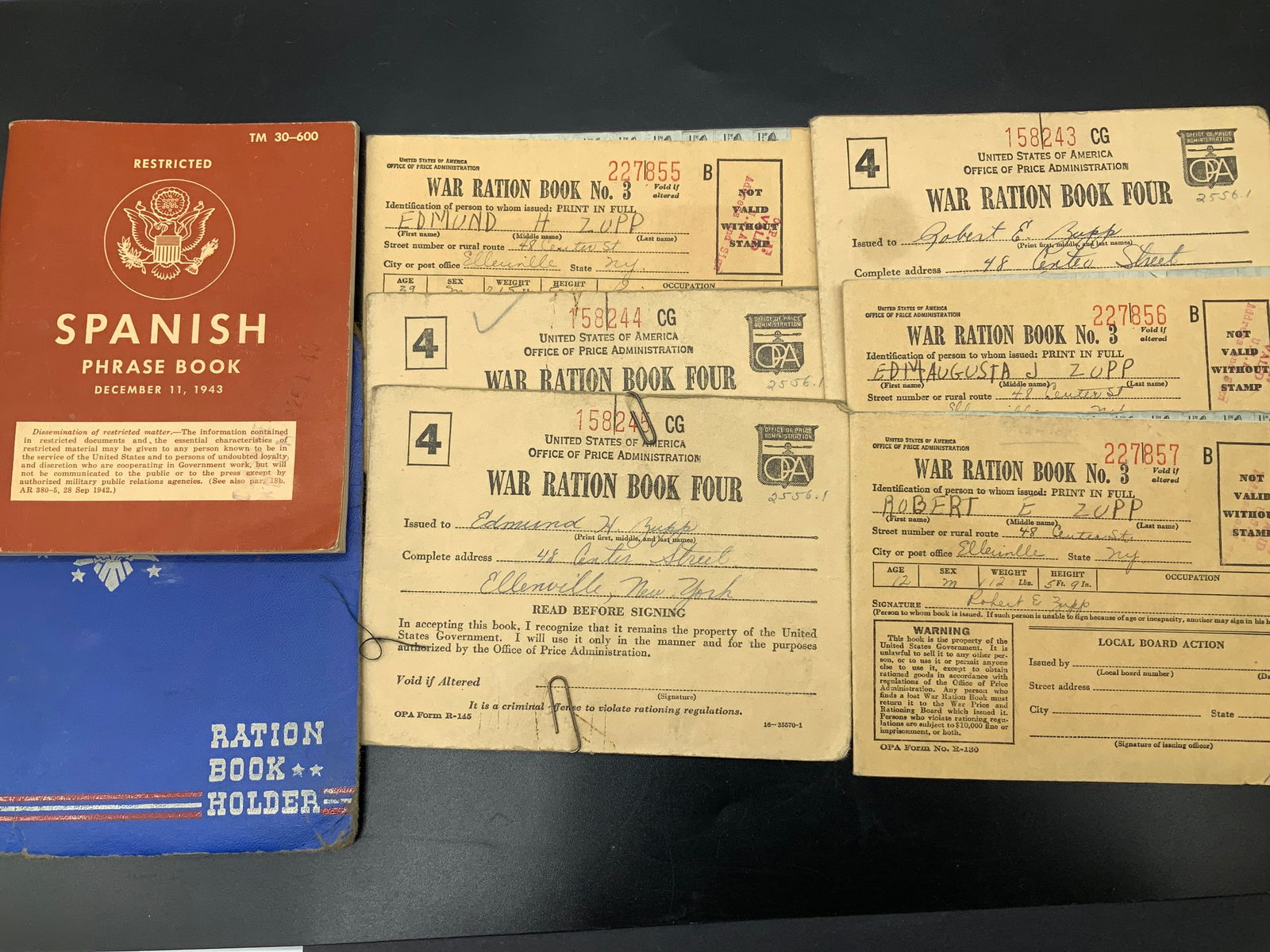 Lot 6 Circa 1940s Spanish Phrase & War Ration Book (1 of 11)