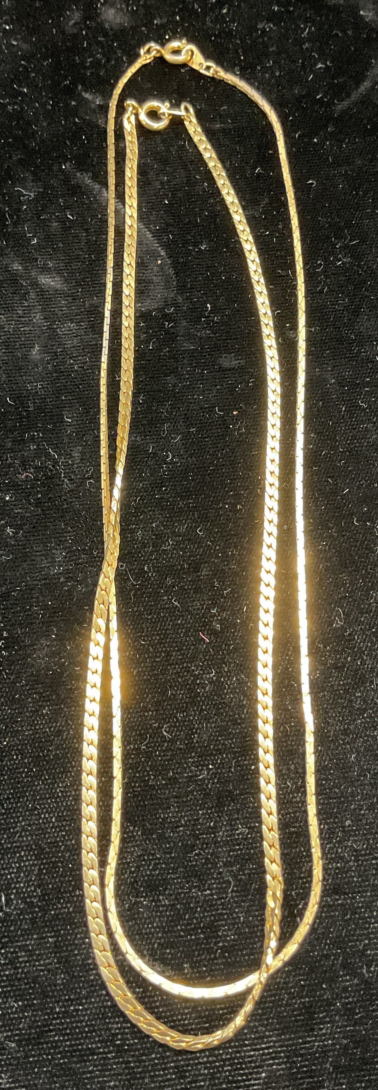 Lot 2 Vintage Gold Tone Chain Necklaces: Lot of 2 vintage gold tone chain necklaces. Longest drop length approx 7.75 inches. Some wear including scratching. Jewelry, estate jewelry, costume jewelry, cocktail jewelry, fashion jewelry, accesso