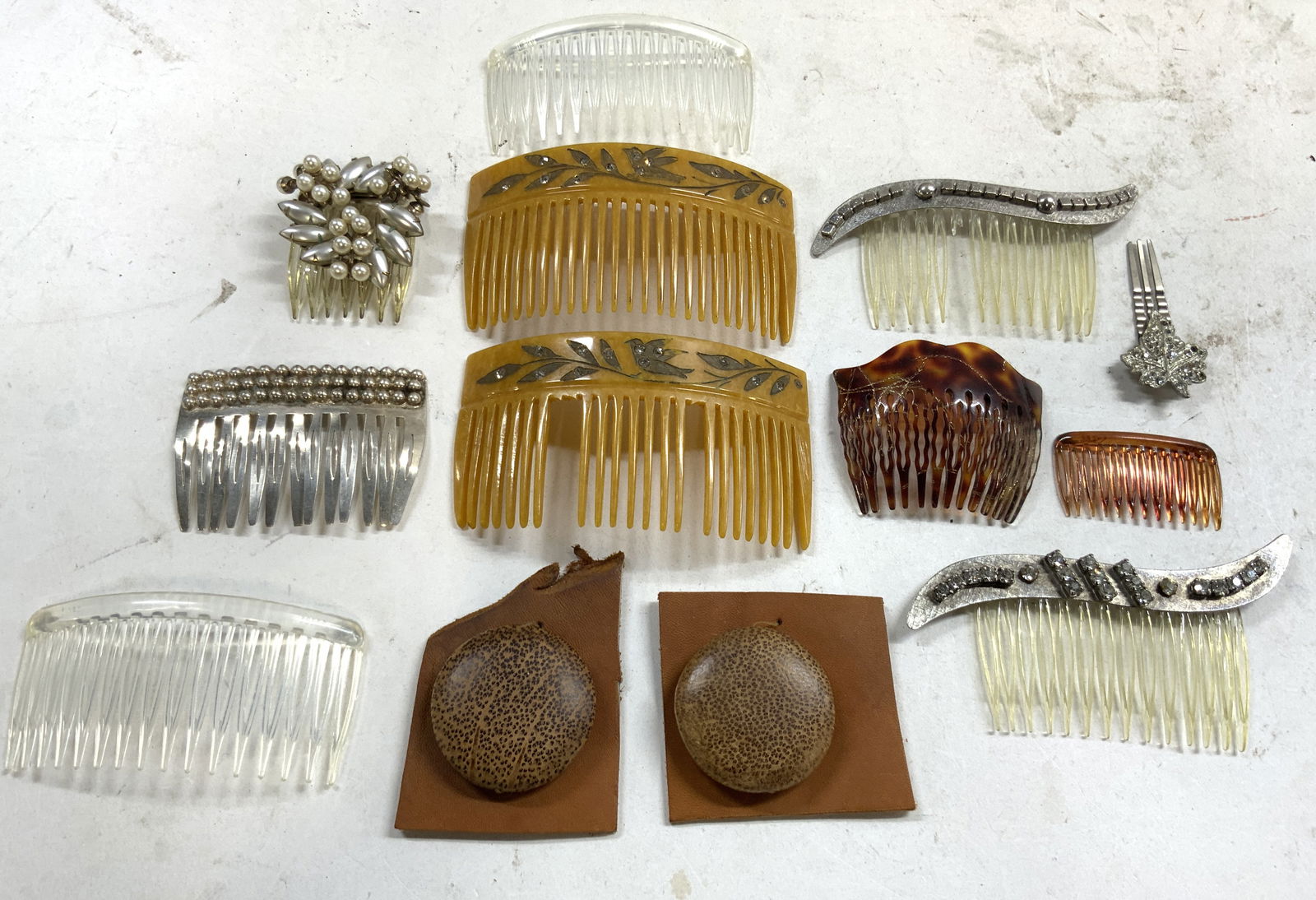 Lot 13 Vtg Celluloid Kanzashi combs & More: Lot includes 3 celluloid & 6 plastic Kanzashi combs and 1 metal (2 with metal handles, 2 with beaded detail). 1 leaf form hair pin with rhinestones and 1 pair of circular tan toned beads. Largest comb