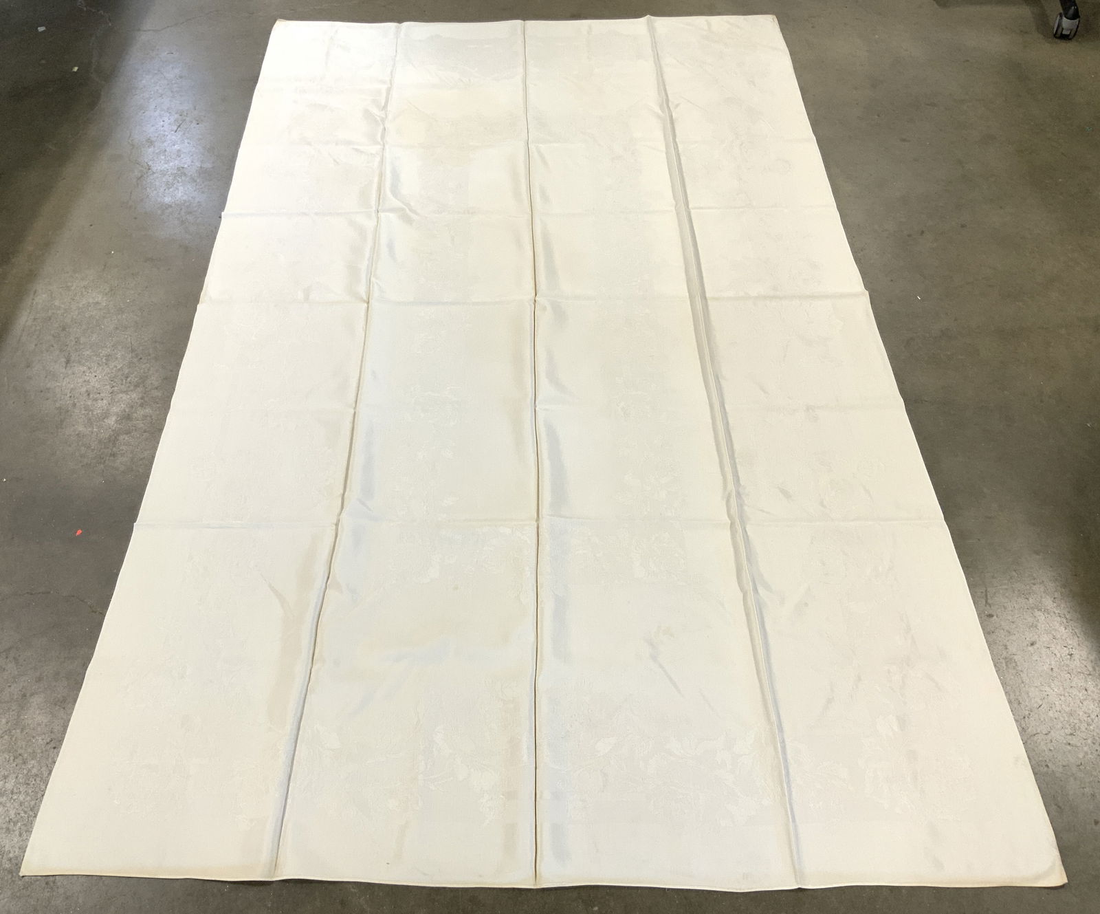 CZAJKOWSKA Vintage White Damask Tablecloth (1 of 7)