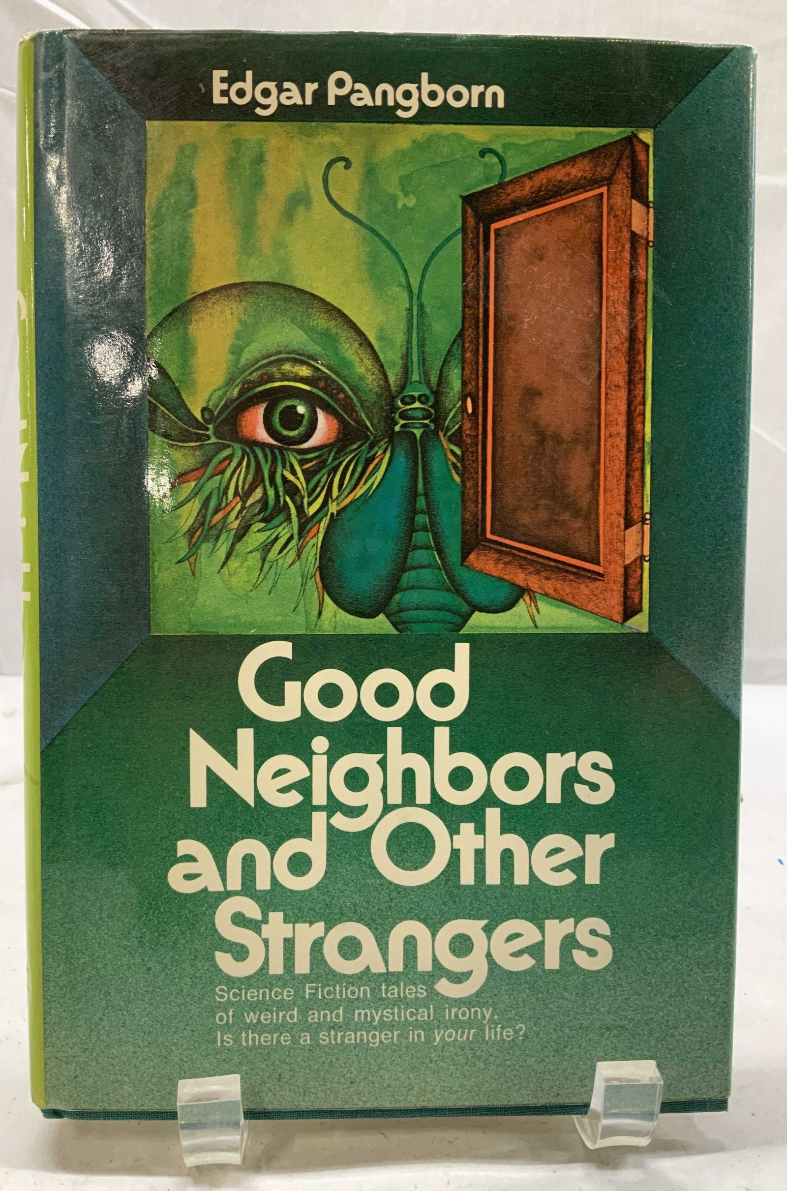 1972 Neighbors & Strangers 1st Print Bk PANGBORN: 1972 Neighbors & Strangers 1st Print Bk PANGBORN Good Neighbors & Other Strangers by Edgar Pangborn. COPYRIGHT 1972 by Edgar Pangborn. First printing & printed in the U.S.A. Book is science fiction & 