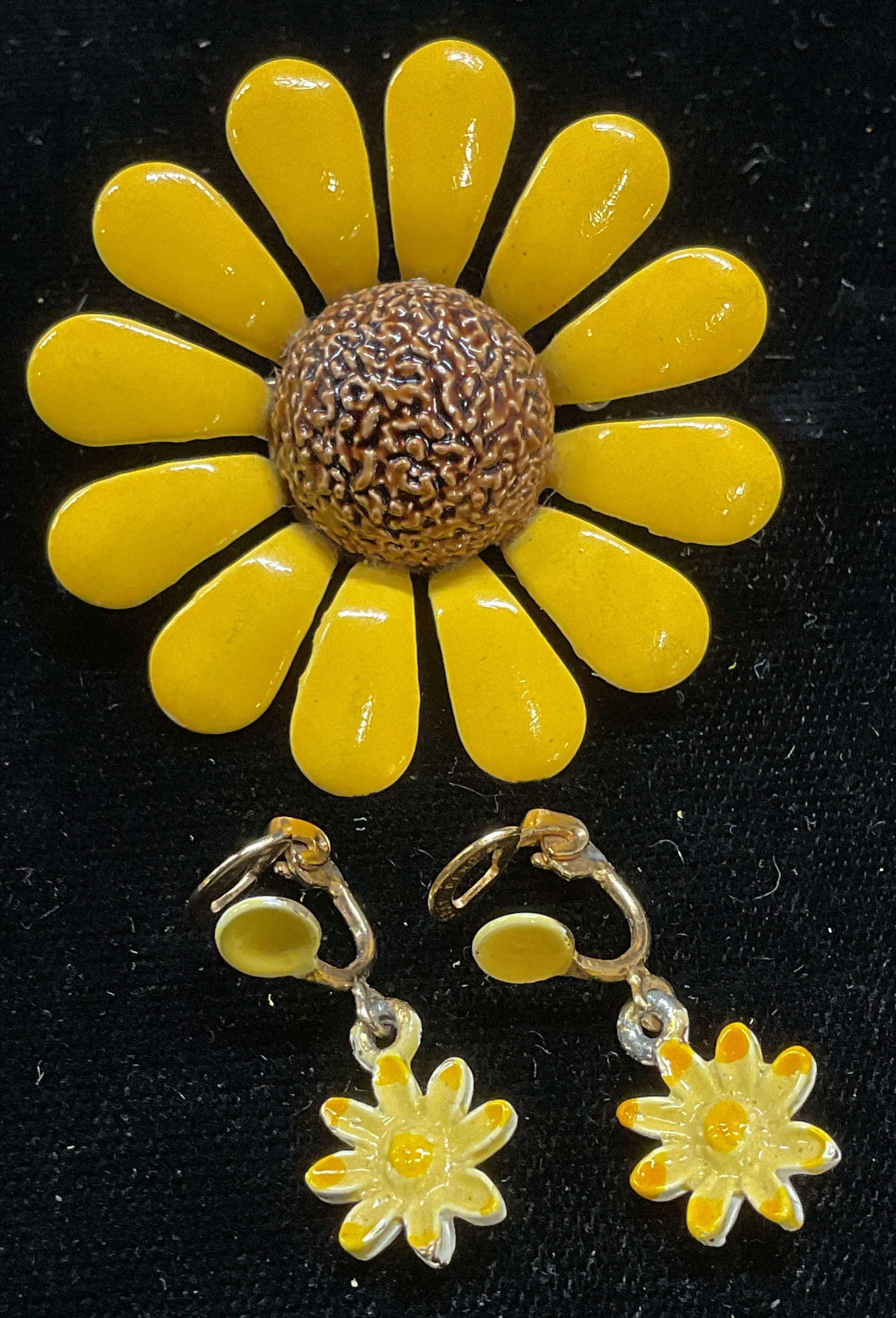 Lot 2 Vtg Yellow Enamel Flower Brooch & Earrings (1 of 7)