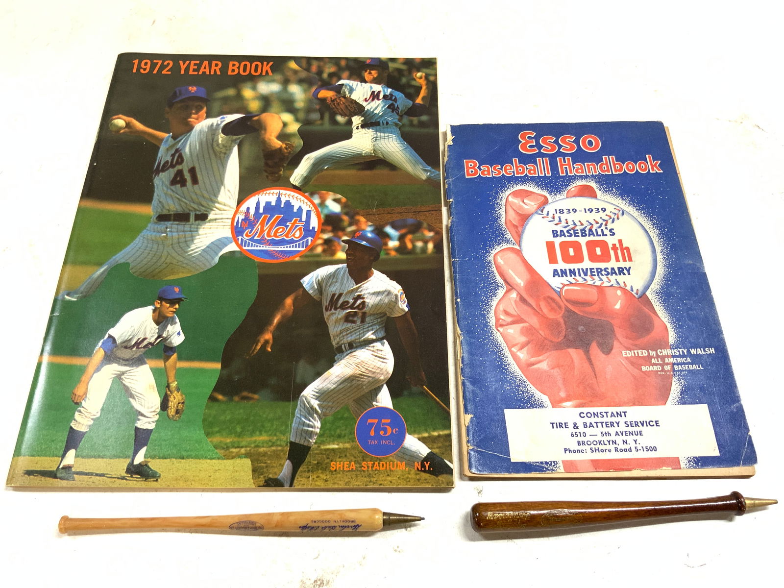 Lot 4 NY METS 1972 Year Book & More (1 of 11)