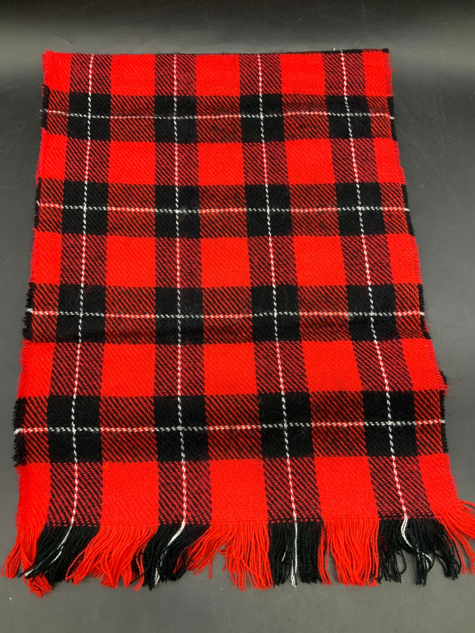Vntg Black & Red Plaid Fringed Wool Scarf (1 of 6)