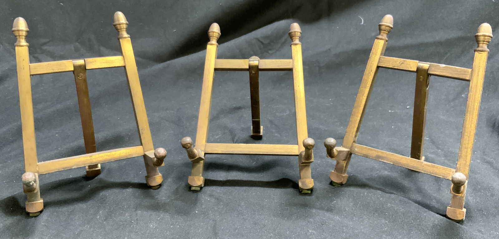 JANIS Set 3 Standing Brass Tabletop Easels (1 of 7)