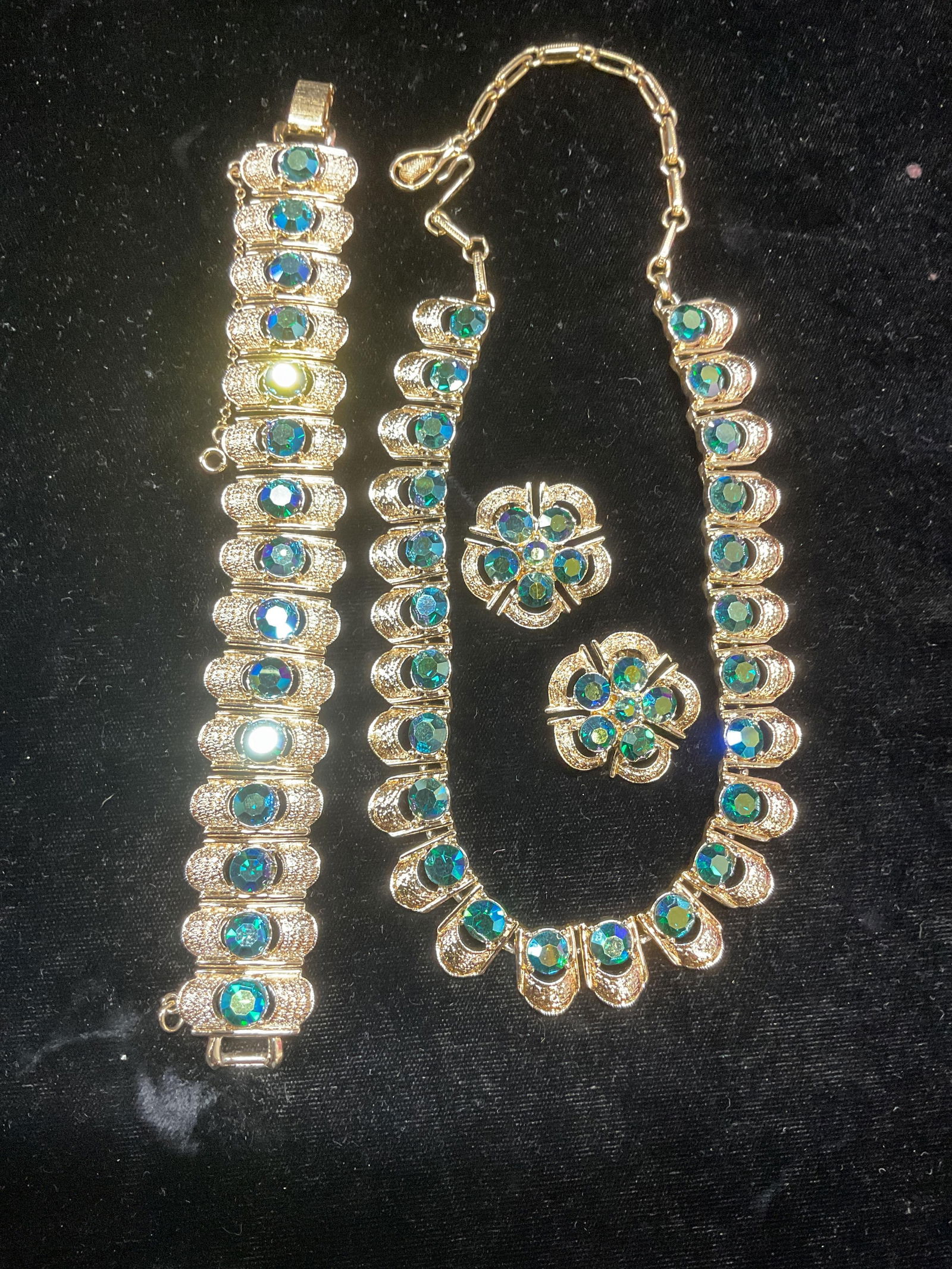 3 Vtg Coro Gold Tone Blue Crystal Jewelry Set (1 of 10)