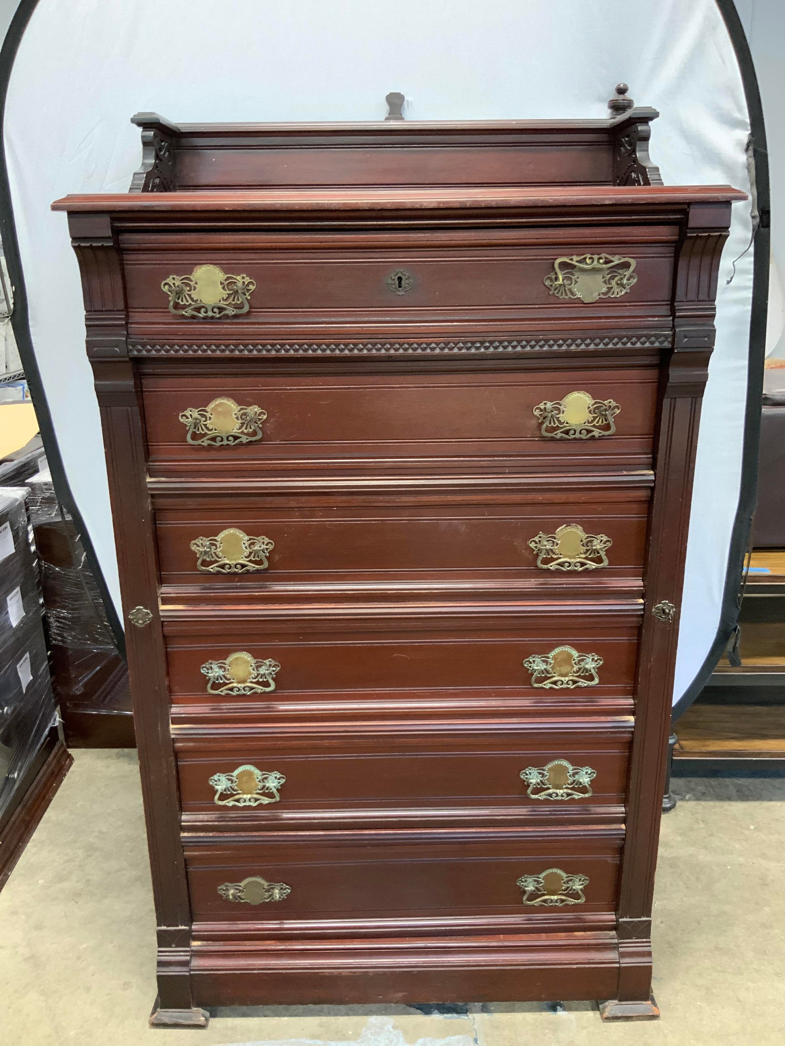 Antq Victorian Eastlake Upright Tall Dresser Chest: Chest is Antique. Victorian Eastlake style Tallboy dresser chest. Piece is wooden. Dresser has 6 drawers. Drawers have gilt metal handles & hand dovetailing. Top of piece has gallery on backside. Top 