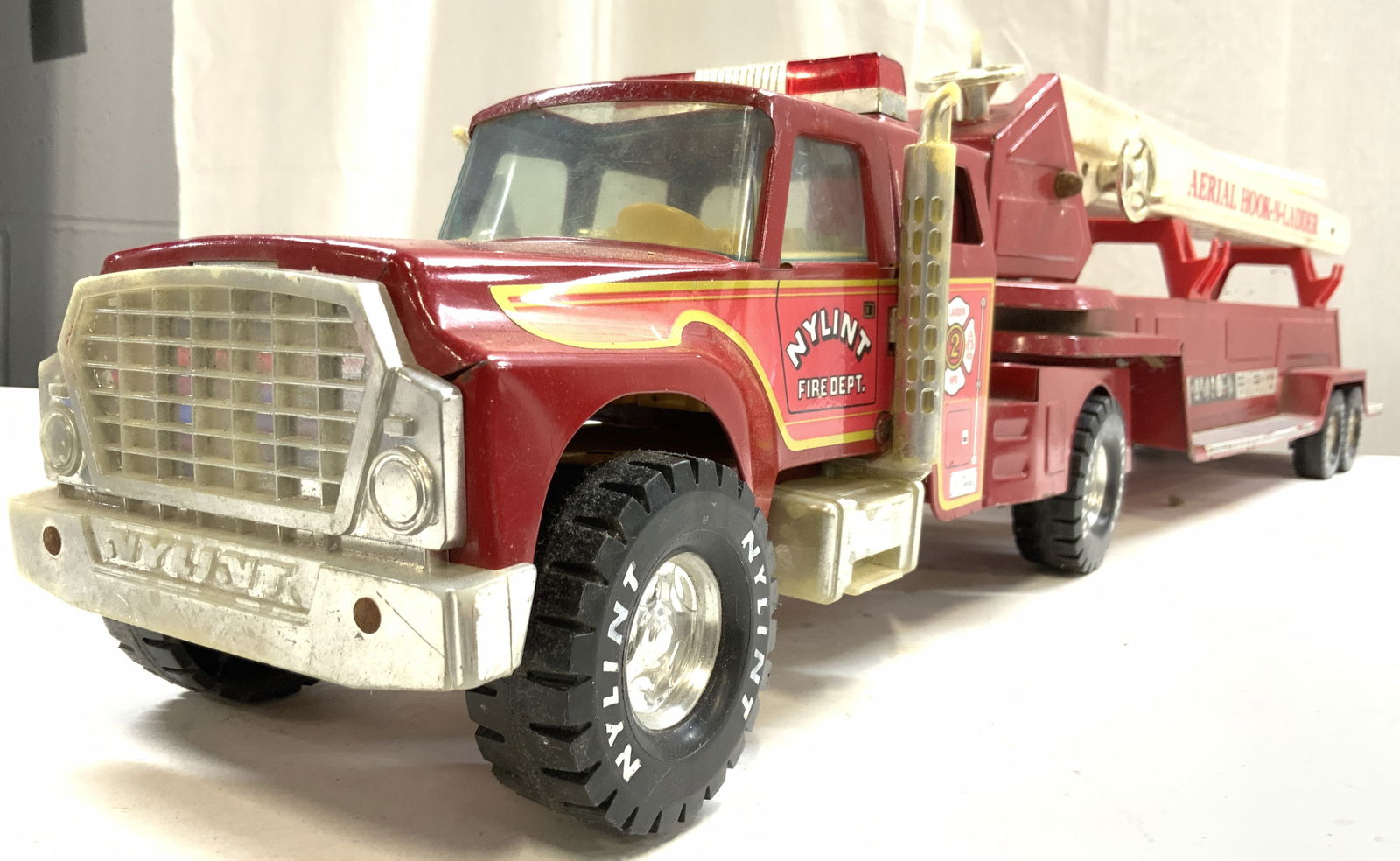 Nylint Aerial Hook-N-Ladder Vtg Fire Truck Toy#885 (1 of 10)