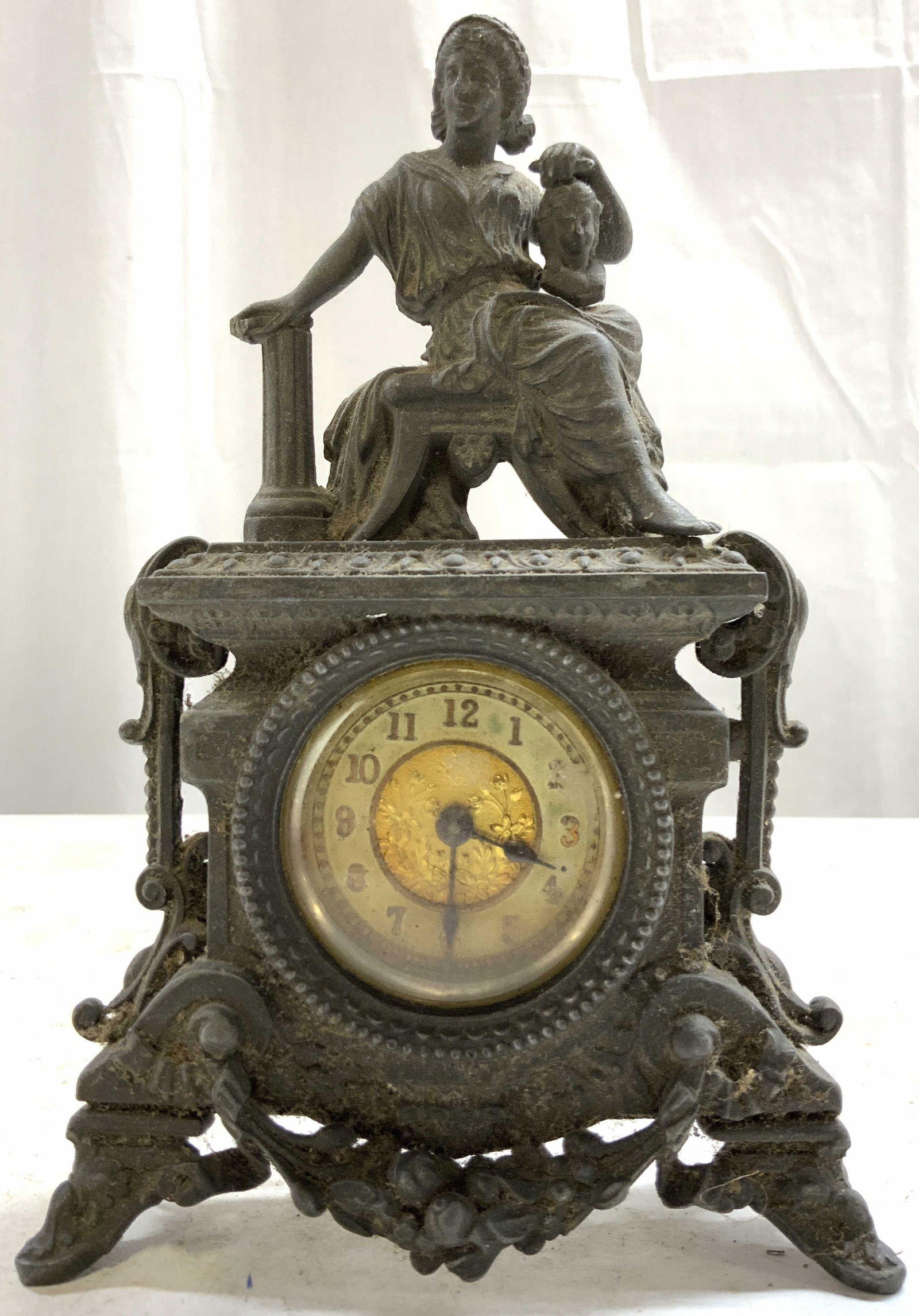SPELTER Antq Gilt Metal Mantel Clock W Fem Figure (1 of 8)