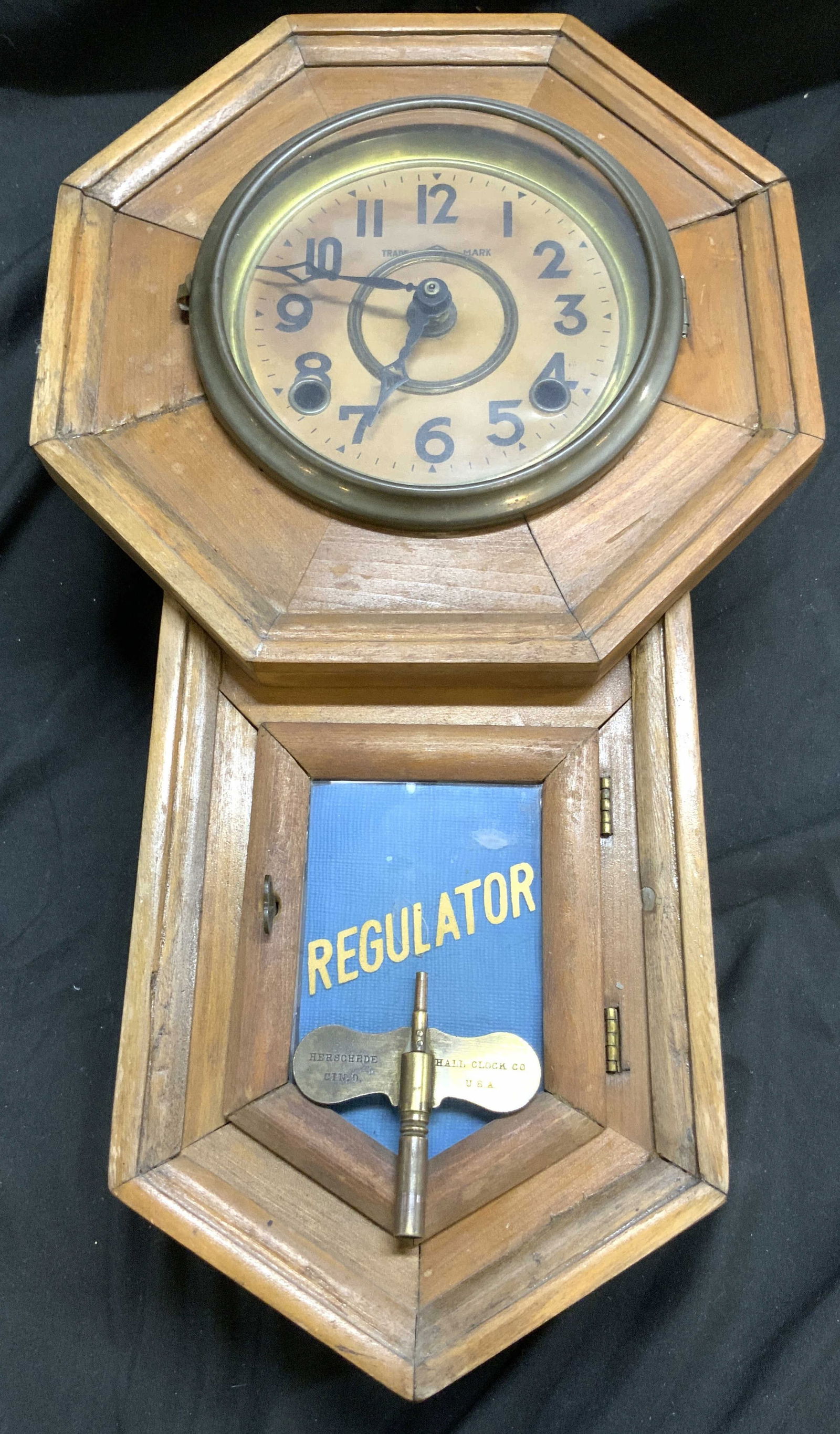 REGULATOR Vntg Wooden Wall Clock W Key USA 18in (1 of 8)