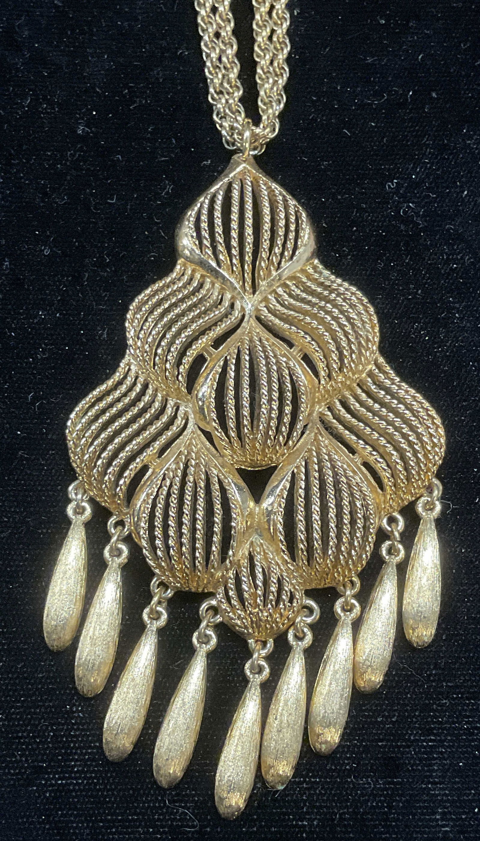 Vtg Monet Gold Tone Pendant Necklace: Vintage c. 1950s-60s Monet gold tone modernist style geometric textured pendant necklace. Signed. Drop length approx 11.5 inches. Pendant approx 3.75 inches long. Some wear including scratching. Jewel