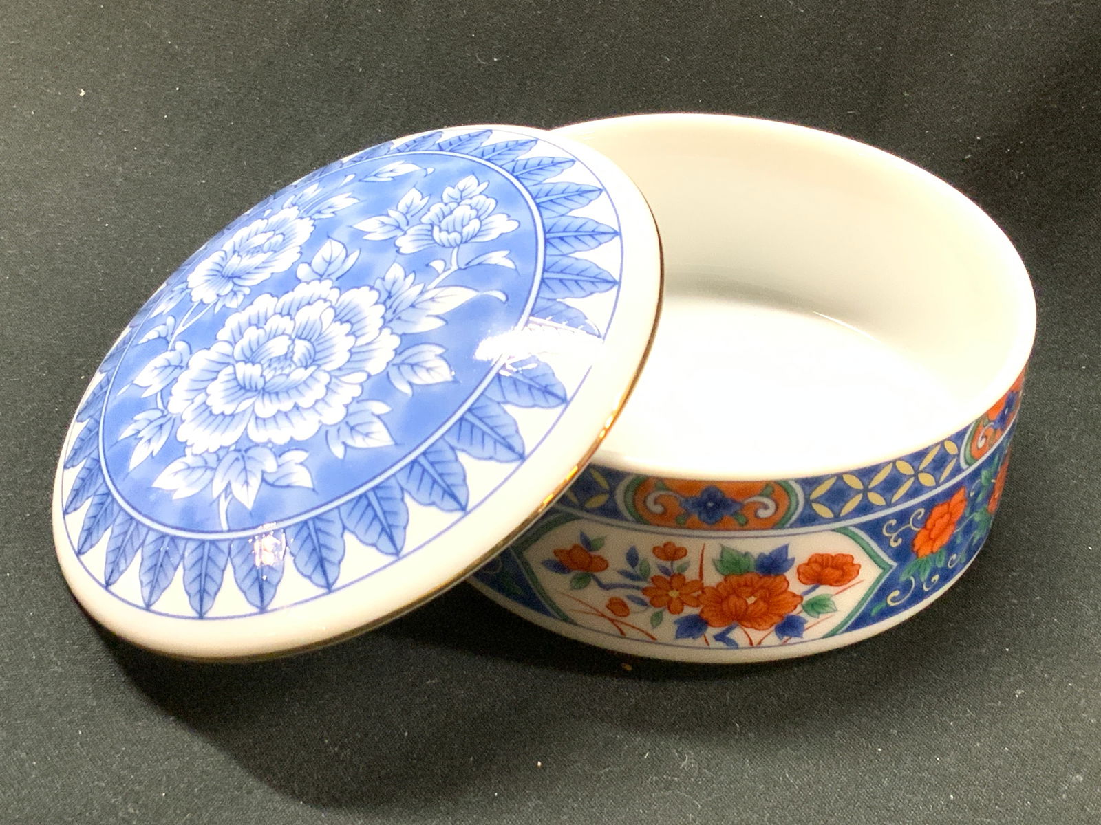 Tiffany & Co. Imari Pattern Porcelain Trinket Box (1 of 8)