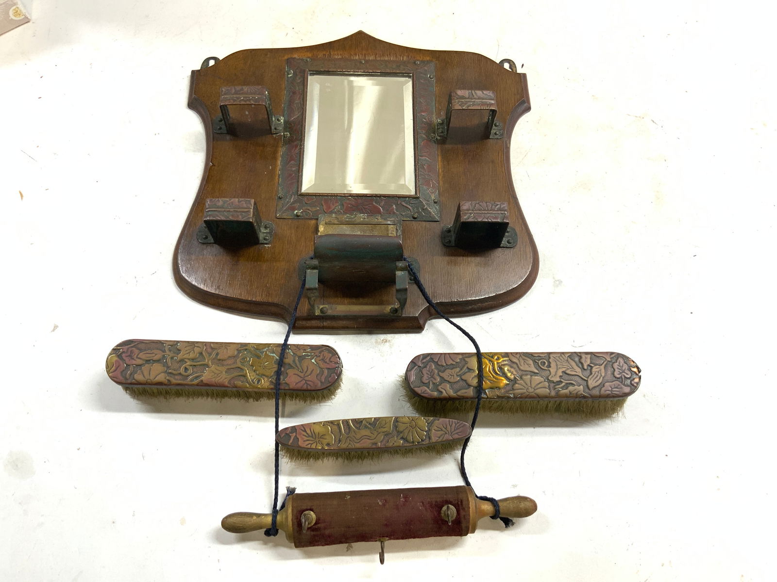 Antq Wall Mount Grooming Set & Mirror 5 pcs (1 of 9)