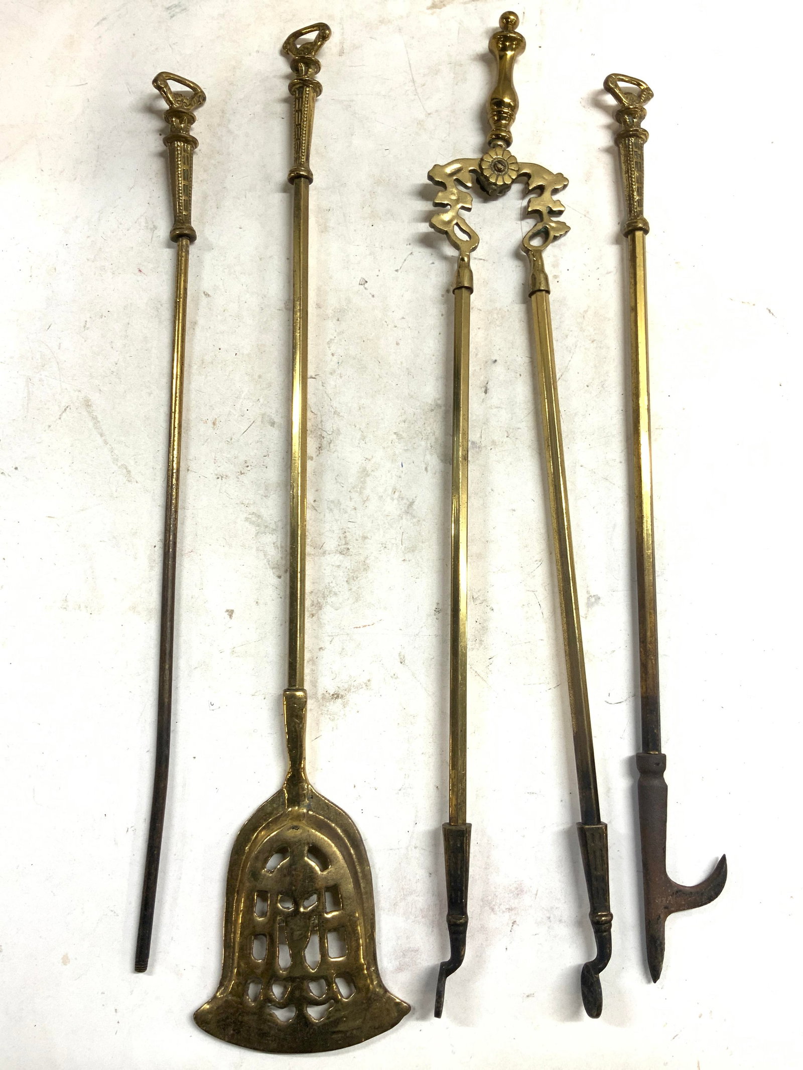 Set 4 Antq Brass Fireplace Tools & Accessories (1 of 8)