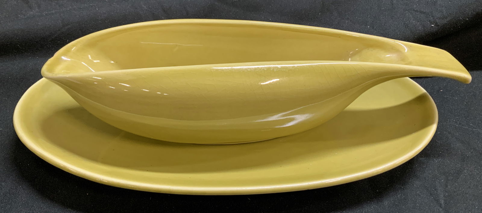 Russel Wright Chartreuse Gravy Boat & Under Plate (1 of 6)