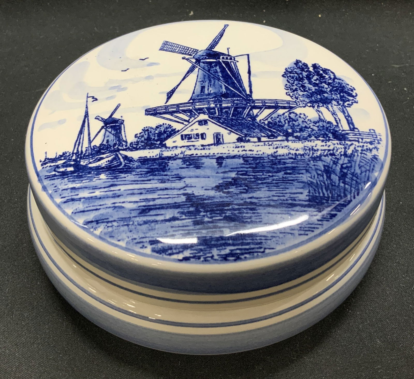 Delft Blue Hand Painted Scenic Powder Box HOLLAND (1 of 6)