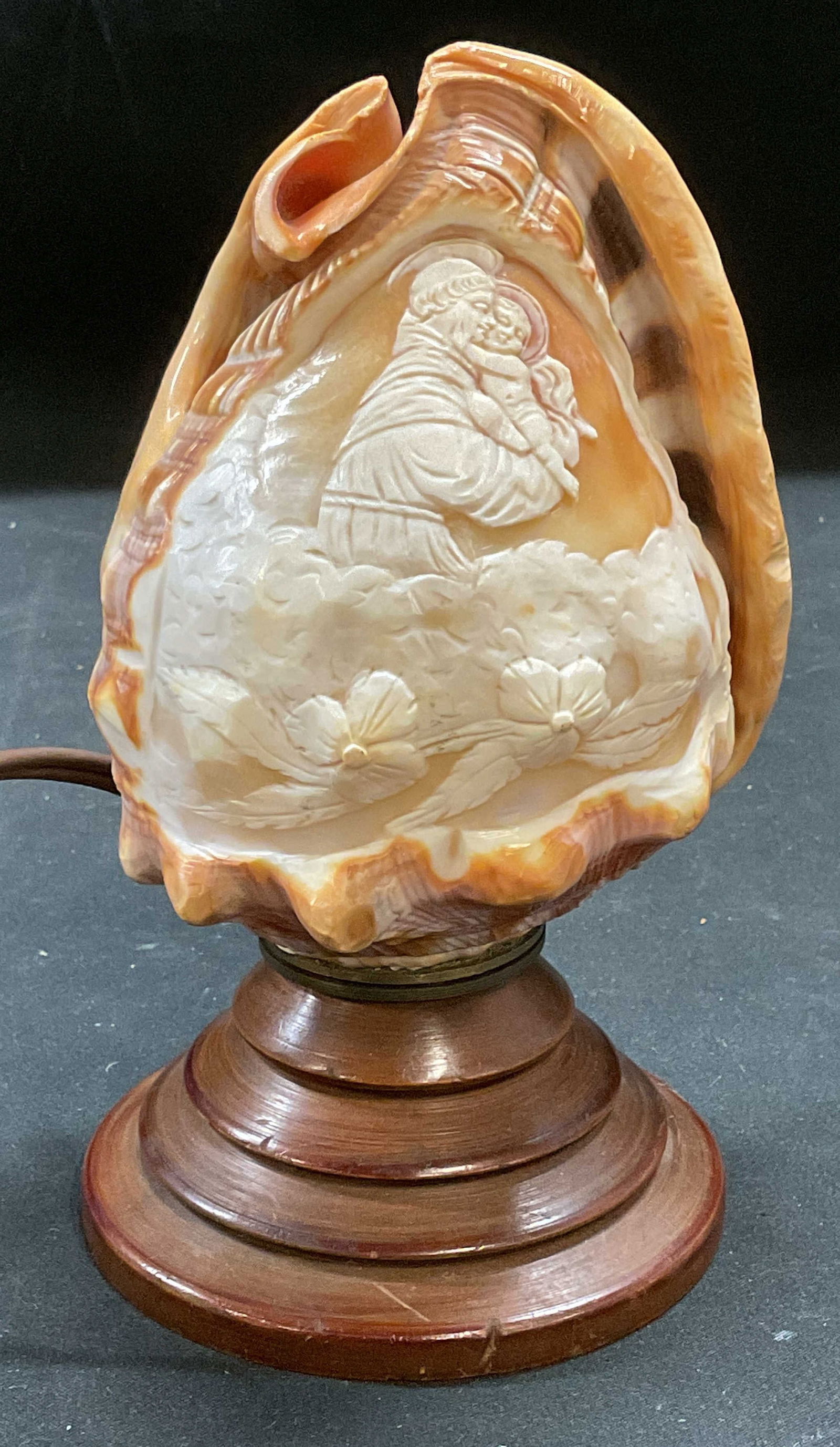 Vintage Conch Shell Cameo Table Lamp (1 of 7)