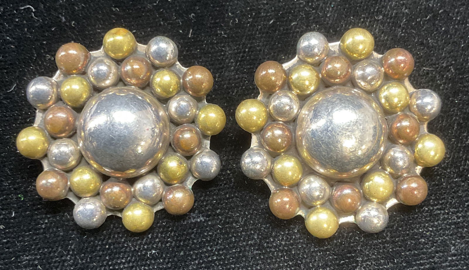 Vtg Laton Sterling Silver Brass Copper Earrings Mx: Vintage Latin sterling silver, brass, and copper earrings. Flower motif with raised bead design. Signed. Made in Mexico. Marked sterling. Measure approx 1.25 inches wide. Total weight 18.7 grams. Some