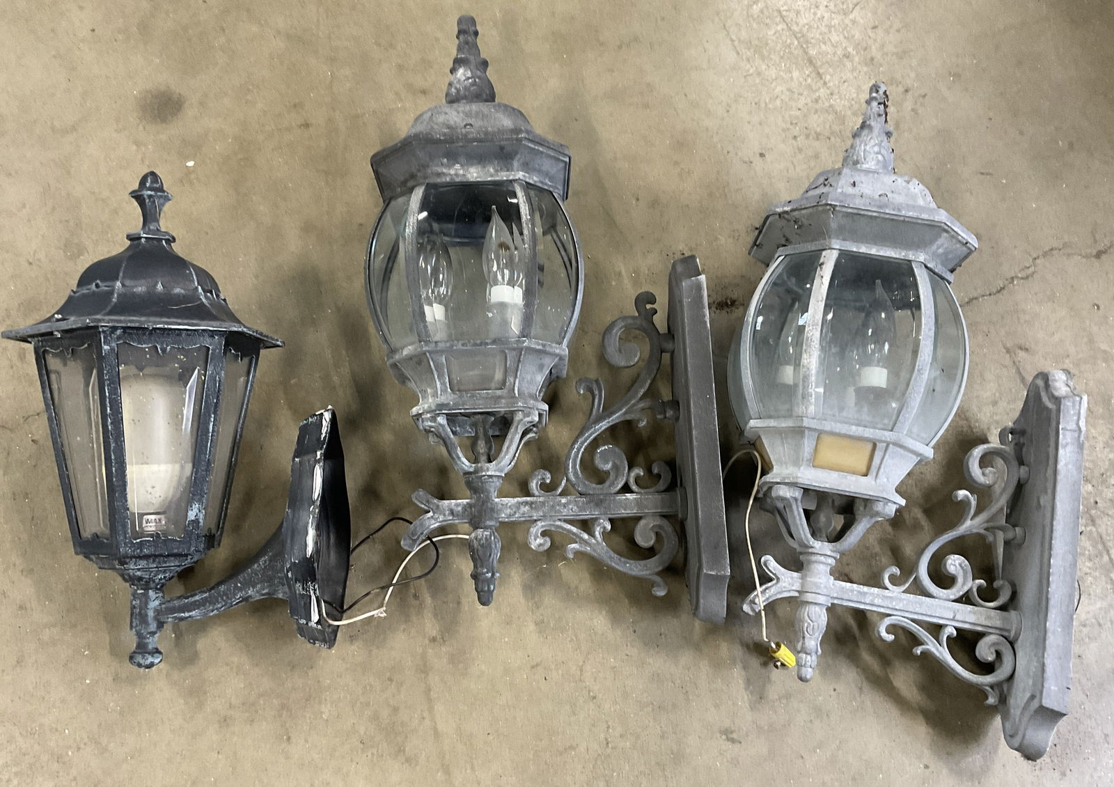 Lot 3 Vintage Outdoor Lantern Lighting Fixtures (1 of 9)