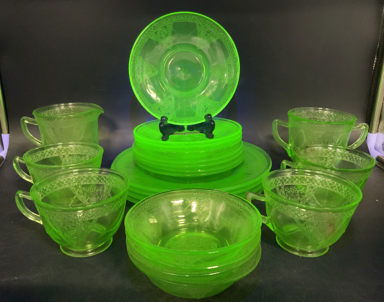 FEDERAL GLASS CO Set 22 Uranium Glass Tableware (1 of 9)