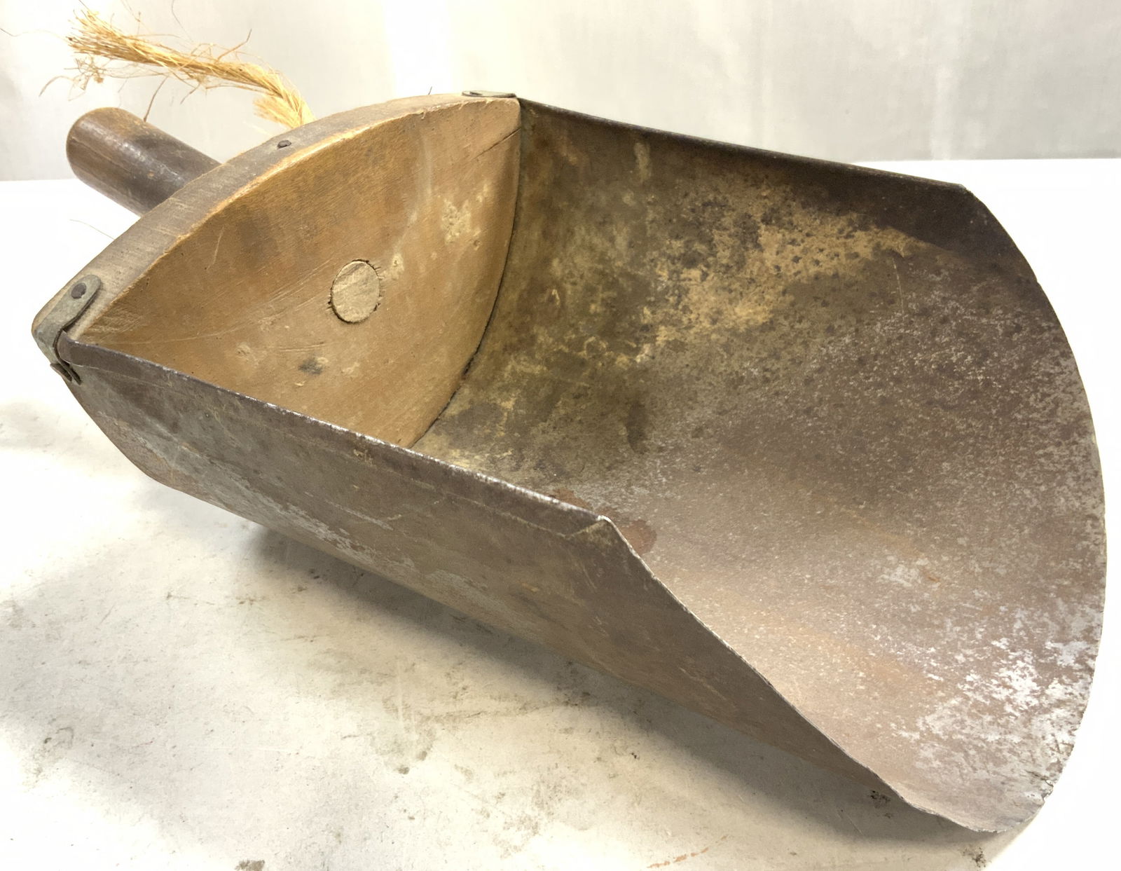 Antique Metal Wood Handle Grain Scoop USA (1 of 8)