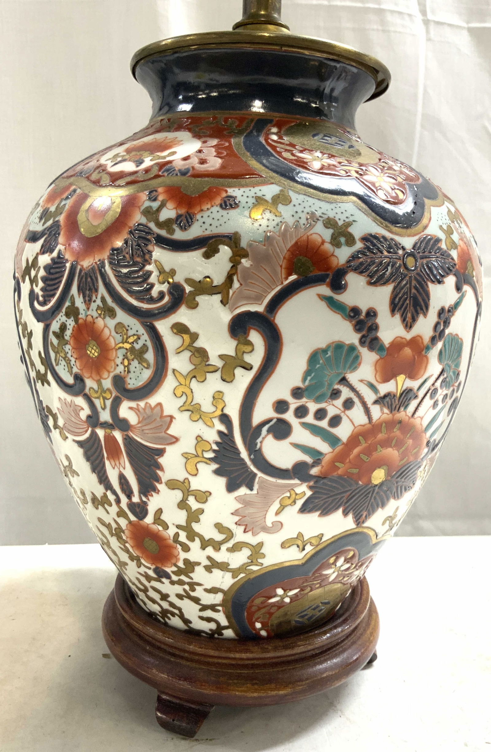 Vtg Hand Painted Asian Porcelain Lamp Wood Base (1 of 10)