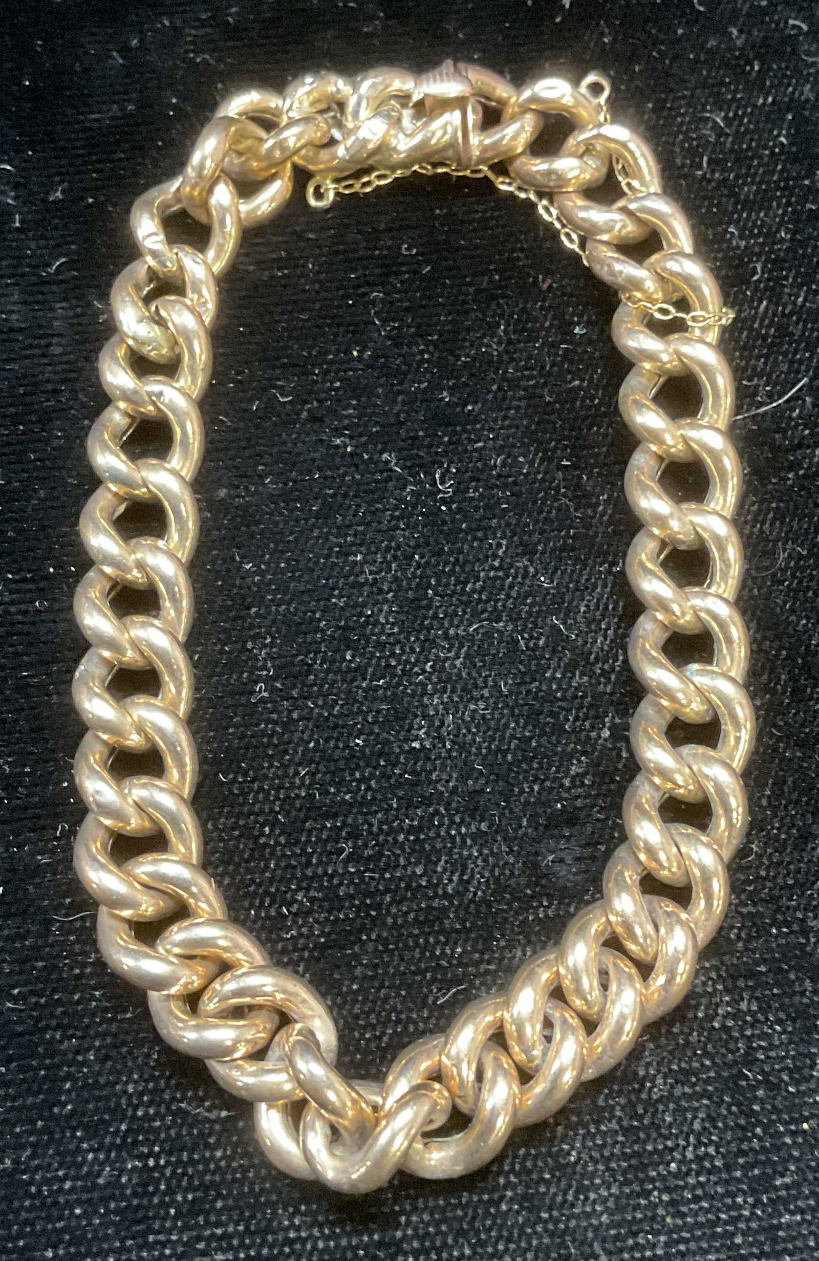 Vintage 8K Yellow Gold Chain Bracelet: Vintage 8k yellow gold chain bracelet. Marked 8k. Drop length approx 3.5 inches. Total weight 6.0 dwt. Some wear including scratching observed. Jewelry, estate jewelry, fine jewelry, cocktail jewelry,
