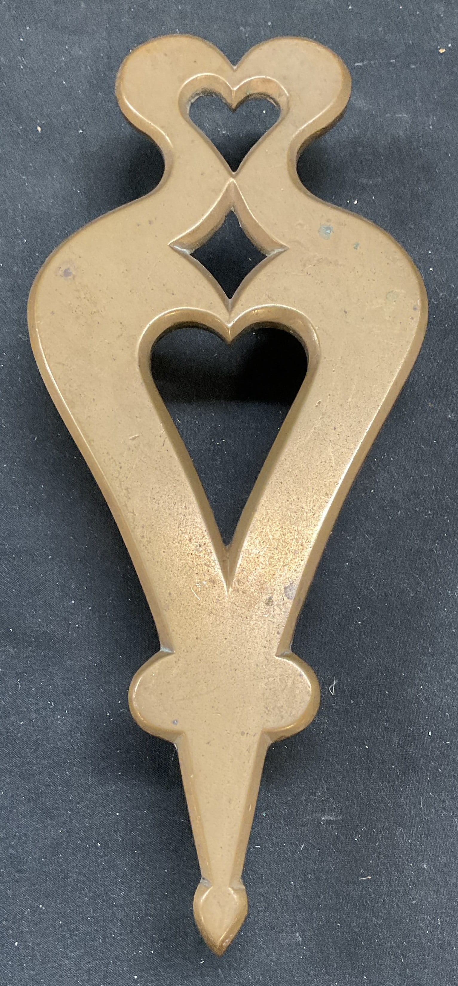 Vintage Heavy Brass Heart Spade Trivet (1 of 6)
