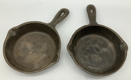 Lot 2 Salesman Sample Cast Iron Skillets