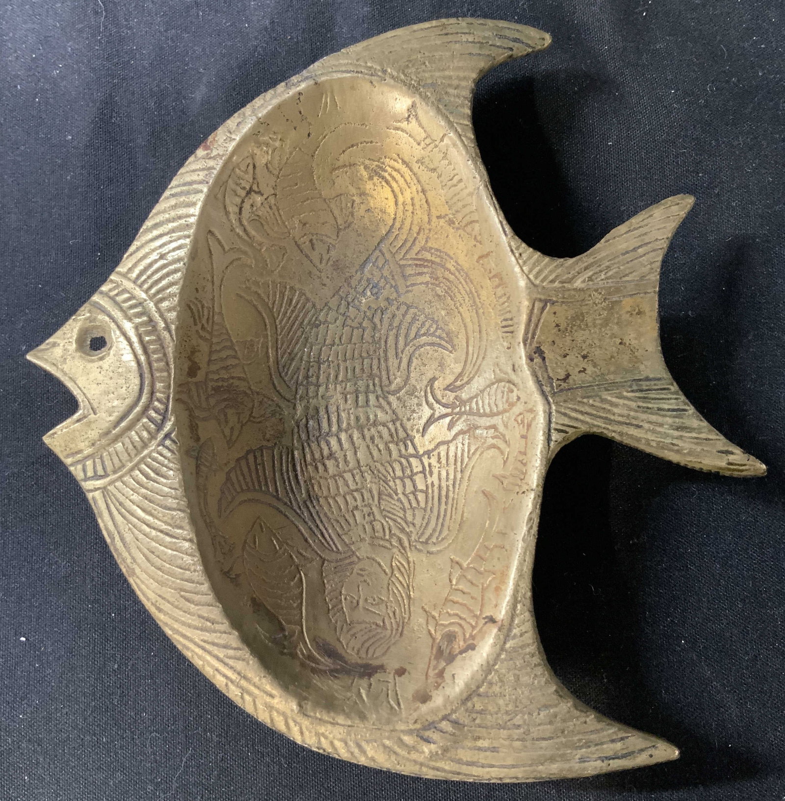 Vintage Angel Fish Brass Ashtray: Vintage Angel Fish Brass Ashtray Ashtray is made of brass material & is in the shape of an Angel fish. Ashtray features intricate female & fish carvings in the center. Surface wear consistent to age, 