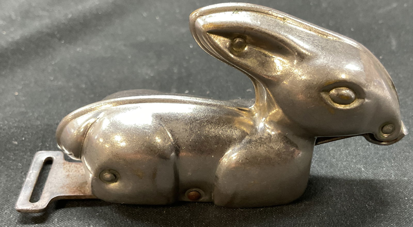 Antiq Pressed Tin Rabbit-shaped Blanket Clip (1 of 7)