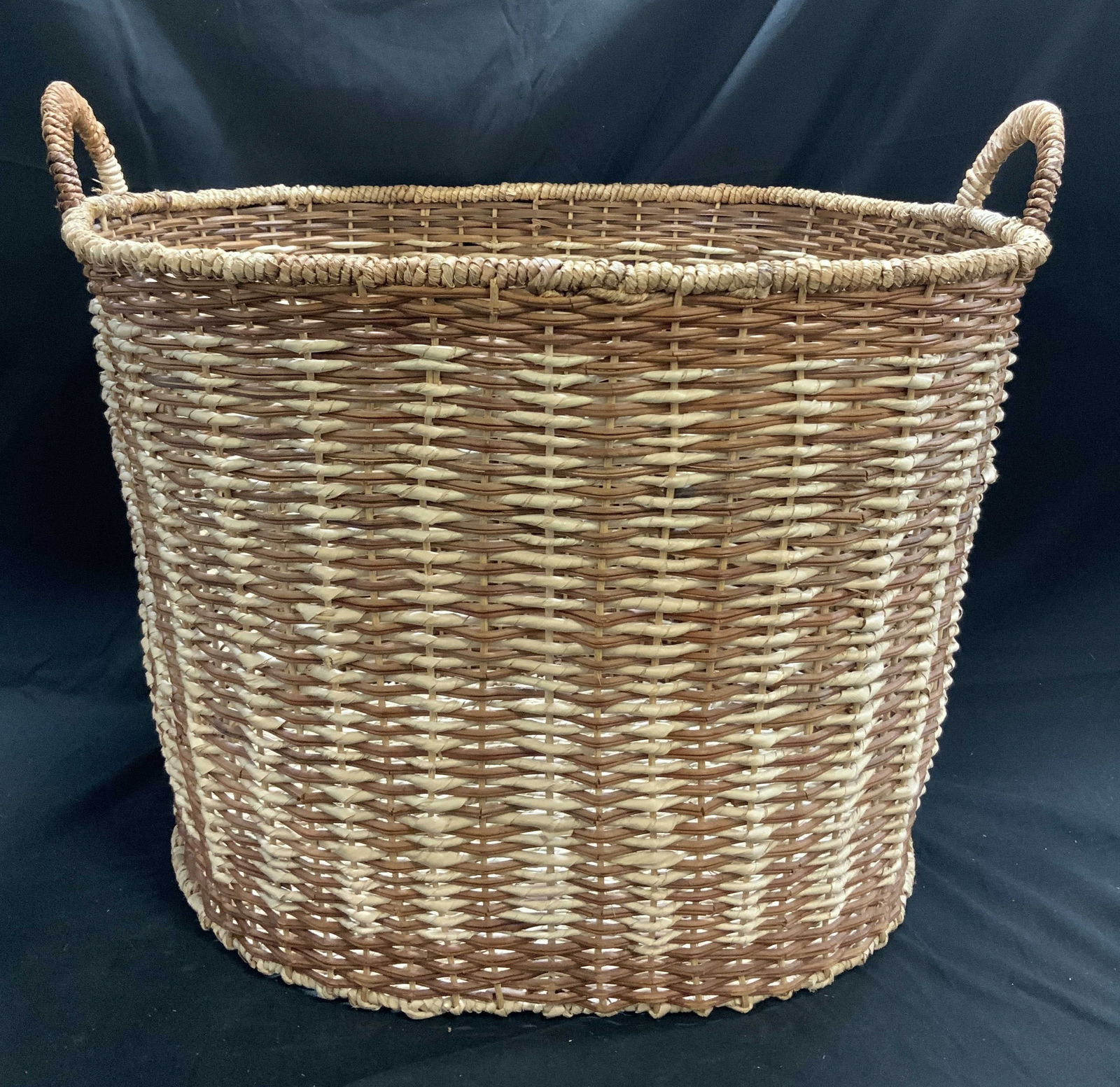 Vntg Rattan Woven Oval Laundry Basket (1 of 7)