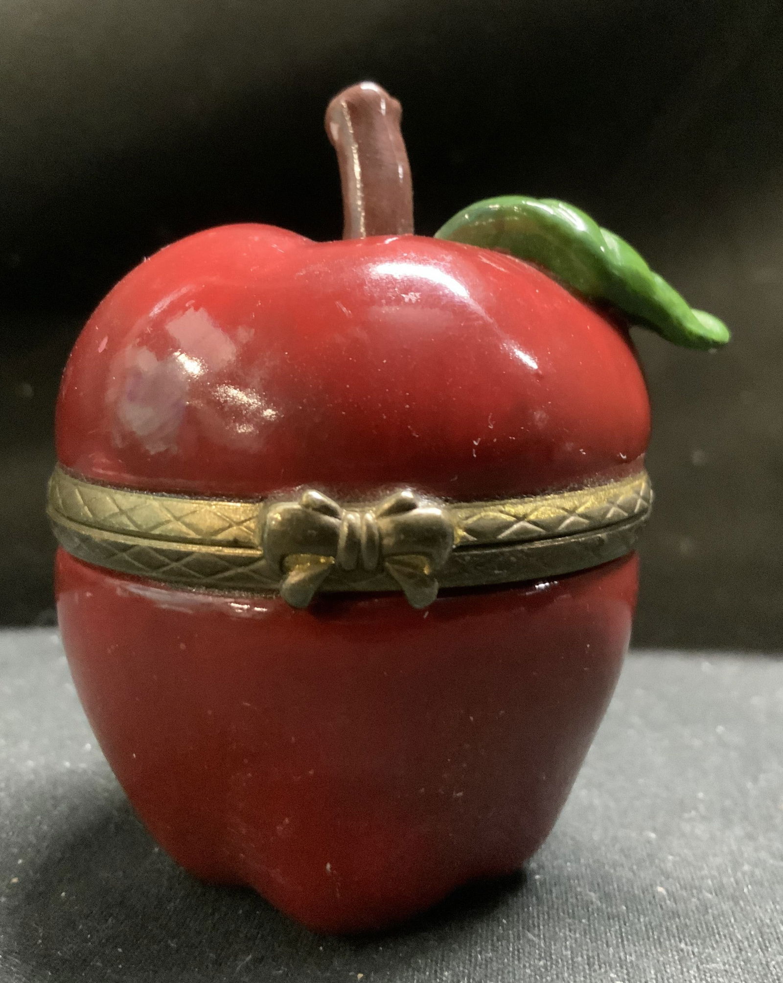 Vintage Red Apple Hinged Porcelain Trinket Box (1 of 6)