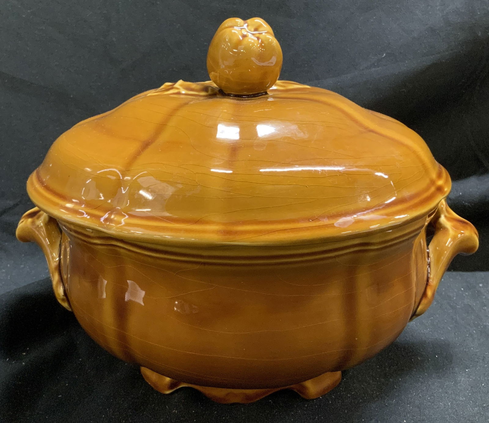 Luneville Louis XV Honey Covered Tureen FRANCE: Luneville Louis XV Honey Covered Tureen FRANCE Lidded tureen features a small apple finial & a honey-colored glaze with a scalloped edge. Signed & marked on underside. Reads, Luneville Faience de Fran
