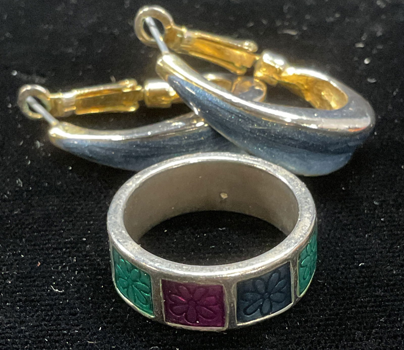 Lot 2 Silver Tone Hoop Earrings & Enamel Ring (1 of 6)