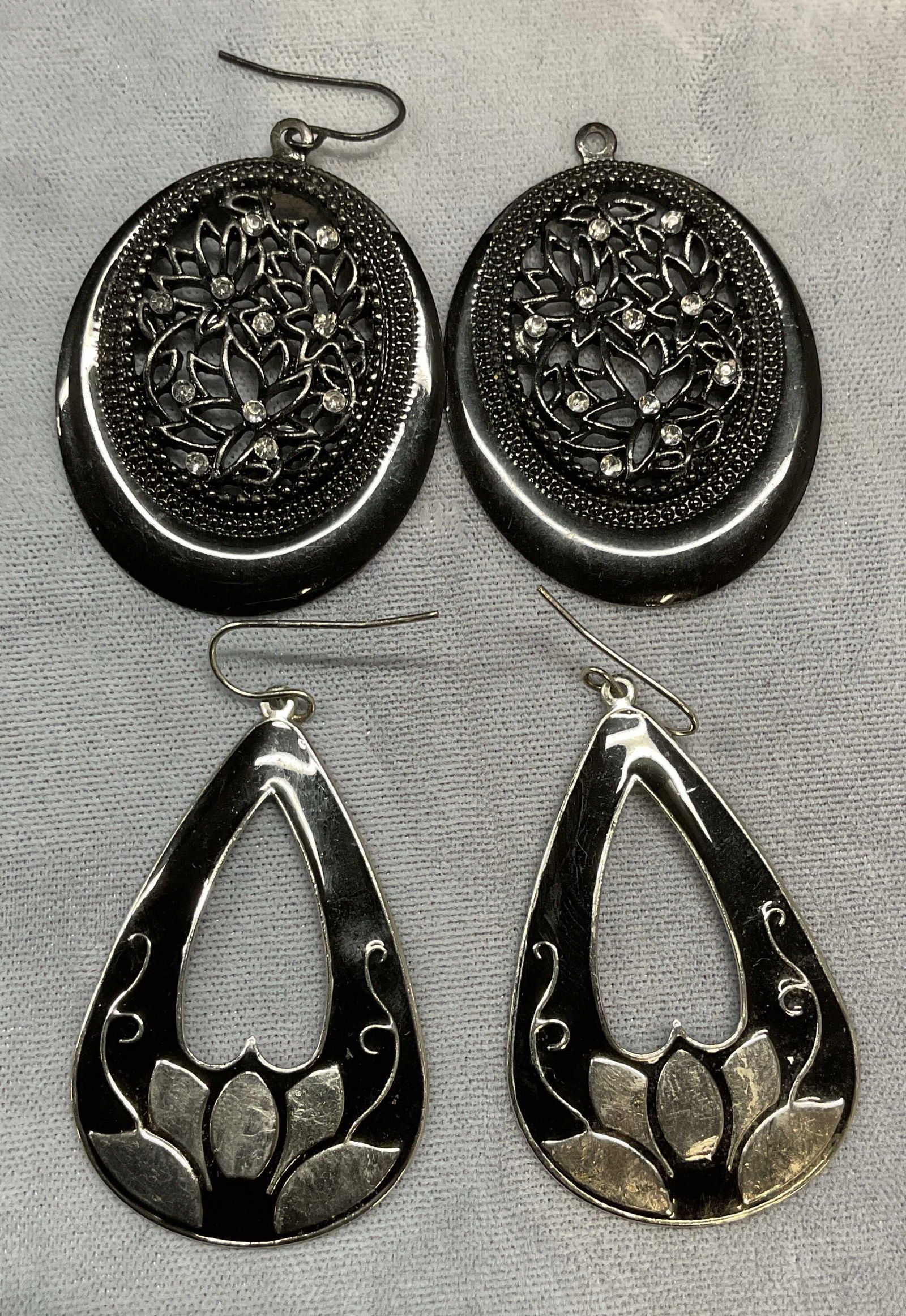 Lot 2 Black Enamel Crystal Flower Earrings (1 of 6)