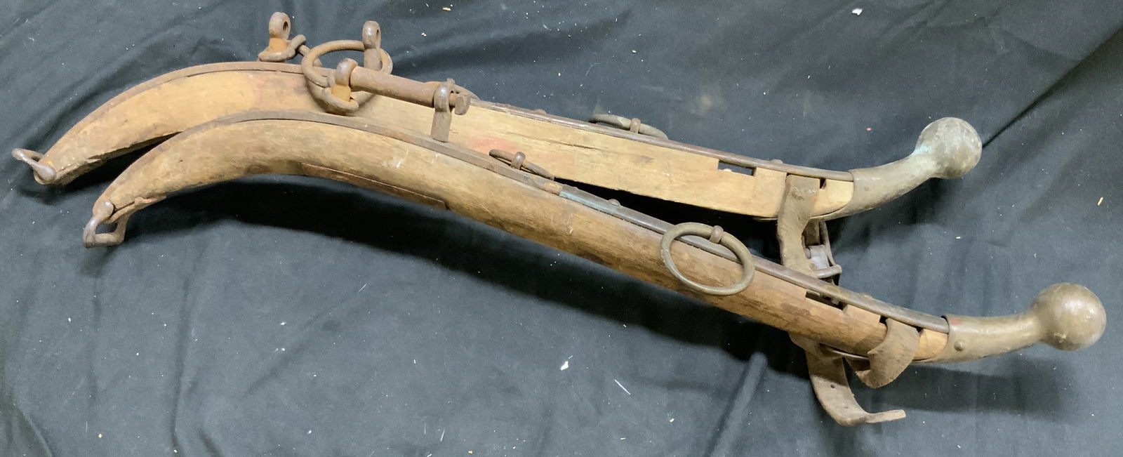 Vtg Pr Of Wrought Iron & Wooden Horse Hames: Horse hames appear to be vintage possibly antique. Each piece is wrought iron and wood. Horse hames are held together by leather strap. horse hames Measure approximately 28 inches long. Horse hames, v
