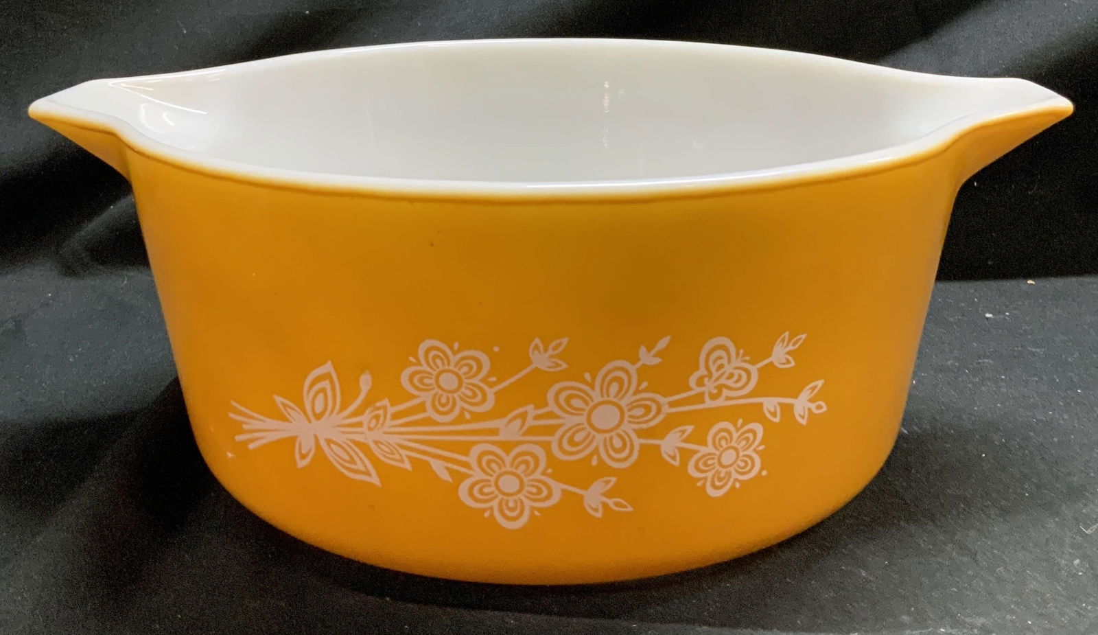 Vtg PYREX Gold Butterfly Milk Glass Cssrle Dish US (1 of 7)