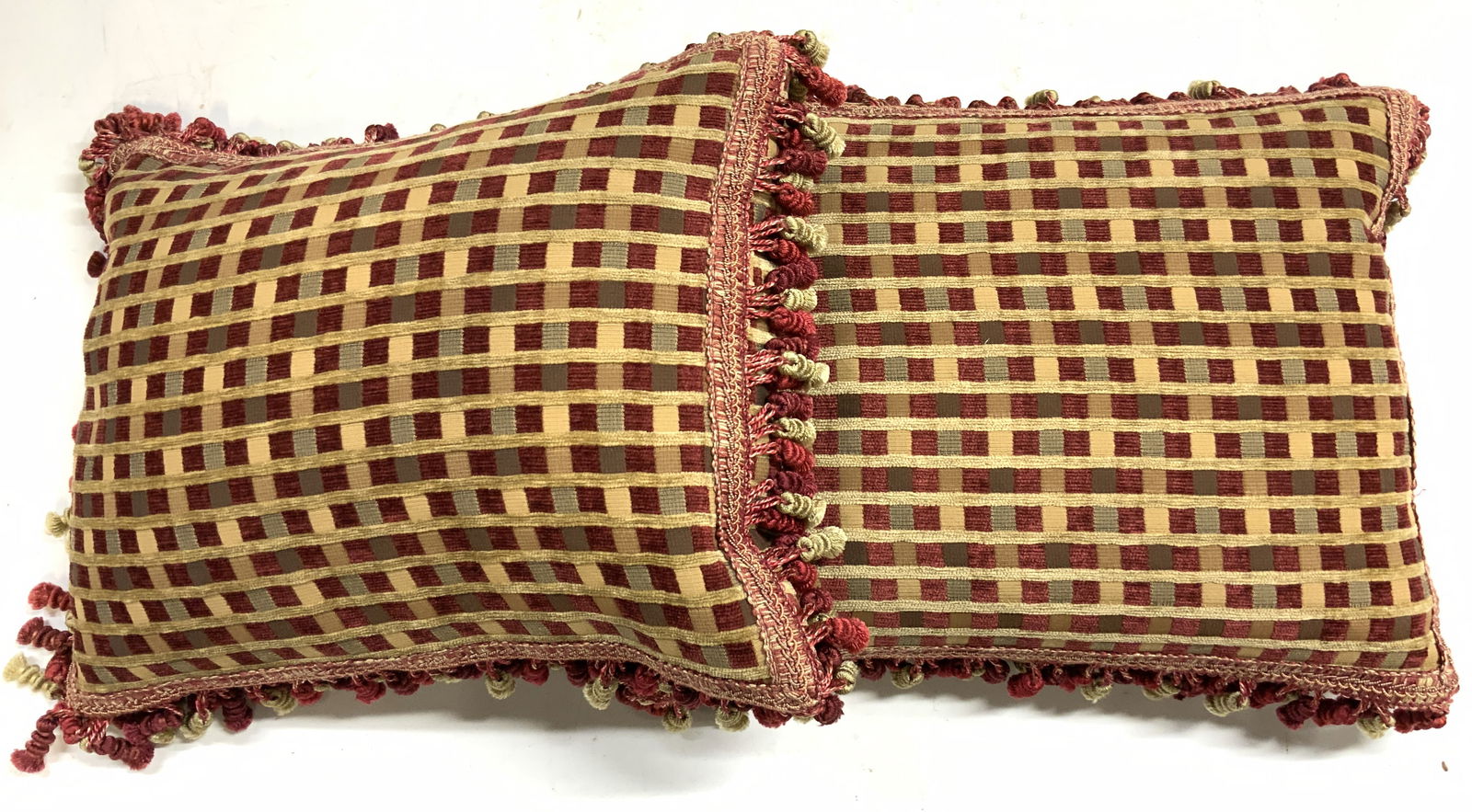 Pair Throw Pillows W Tasseled Edges (1 of 7)