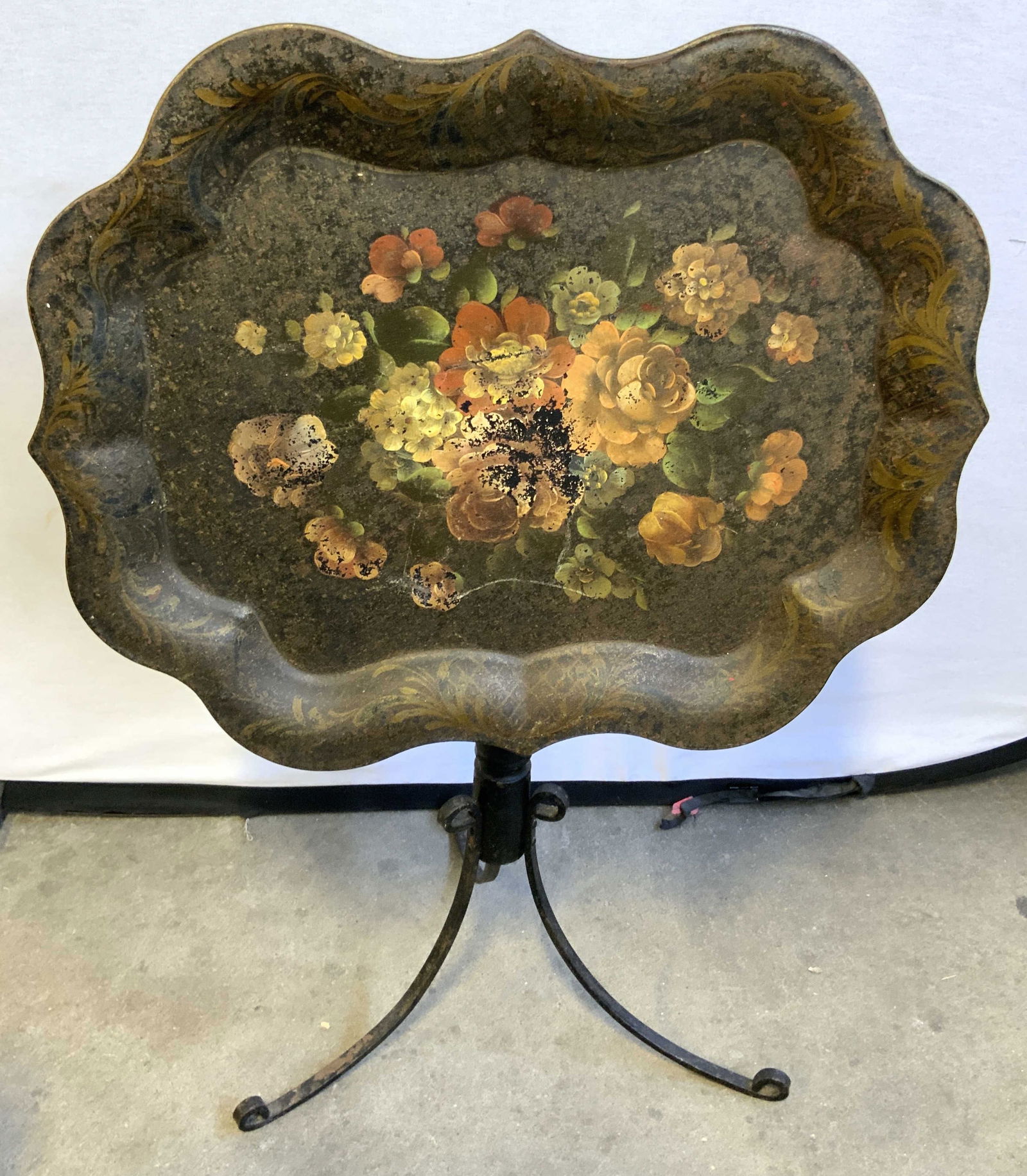 Vintage Hand Painted Toleware Tilt Top Tray Table (1 of 8)